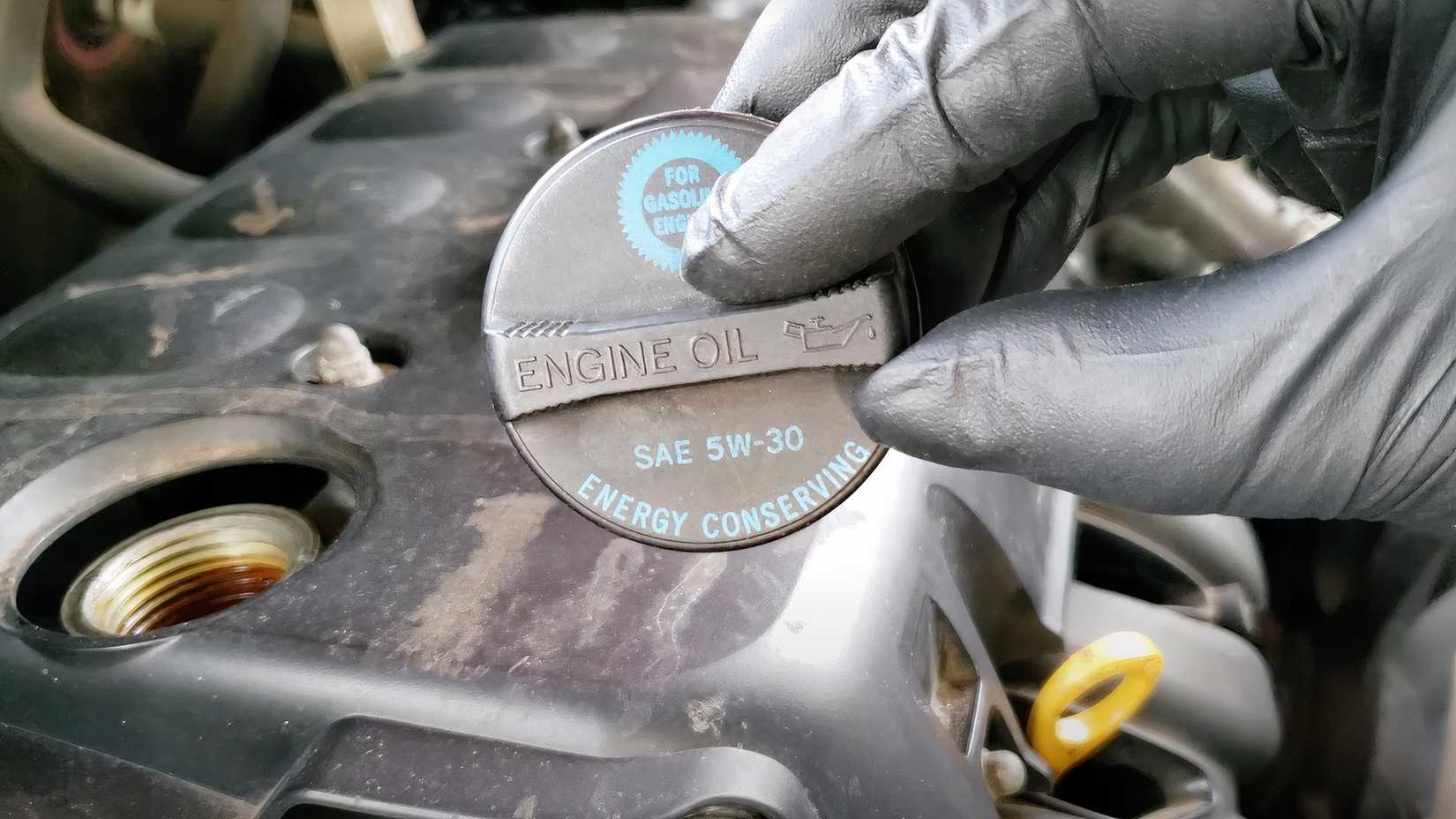 Engine oil cap