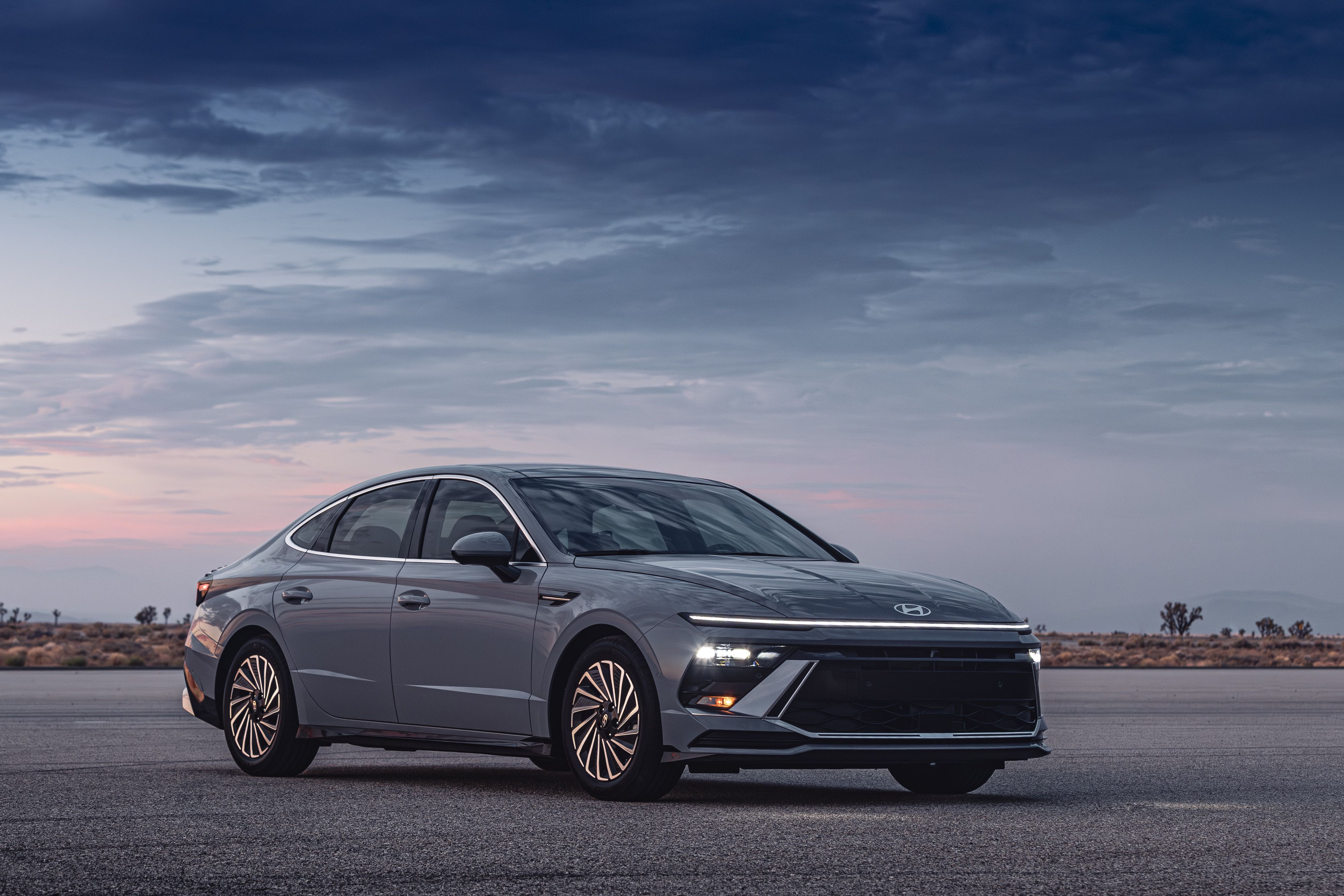 Sonata Hybrid Sedan, Grey 