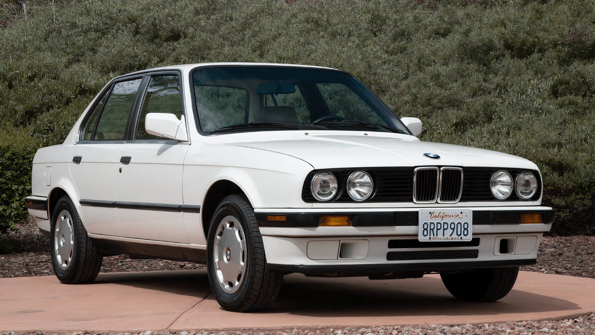 1991 BMW 318is sedan 5-speed manual front 1/4