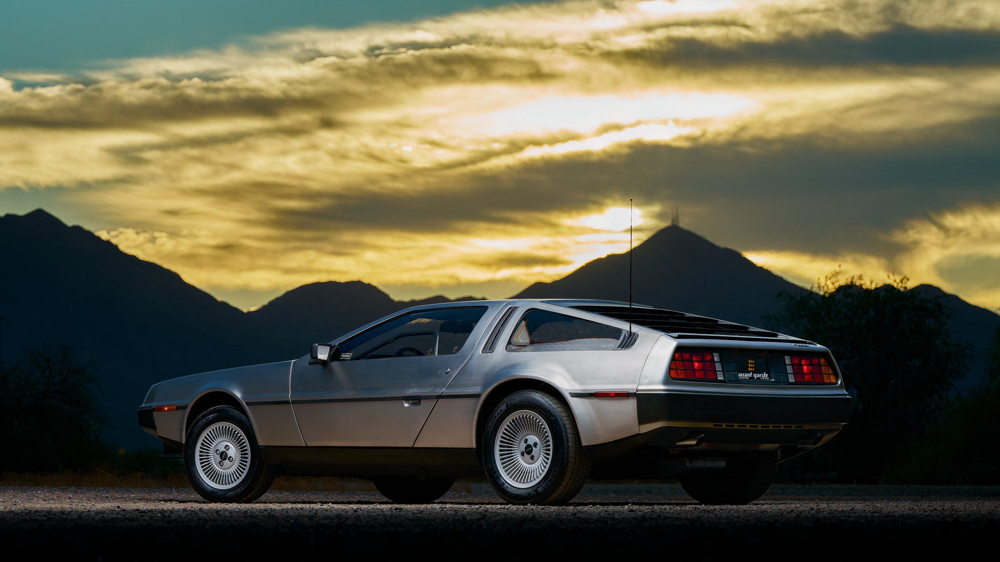 10 Of The Coolest Cars From Defunct Automakers