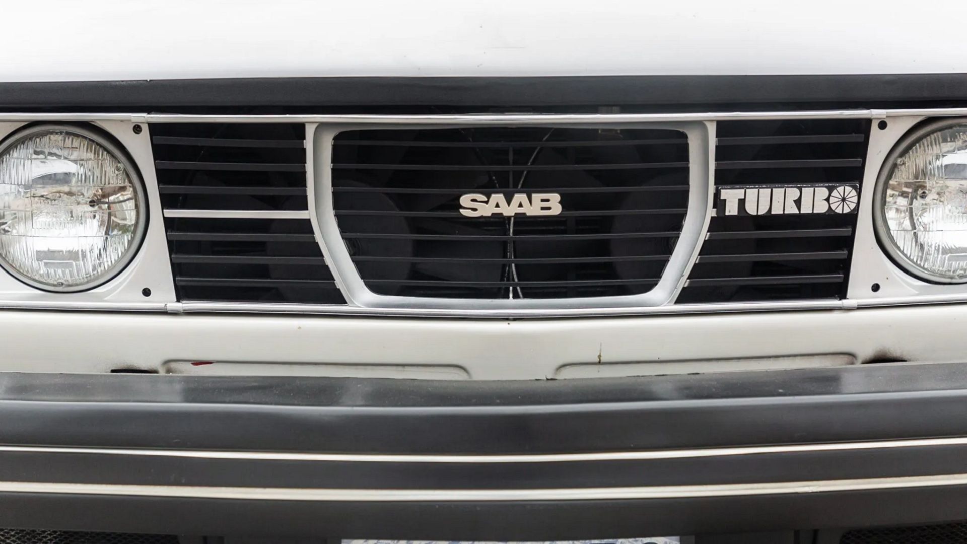 White 1978 Saab 99 Turbo grille