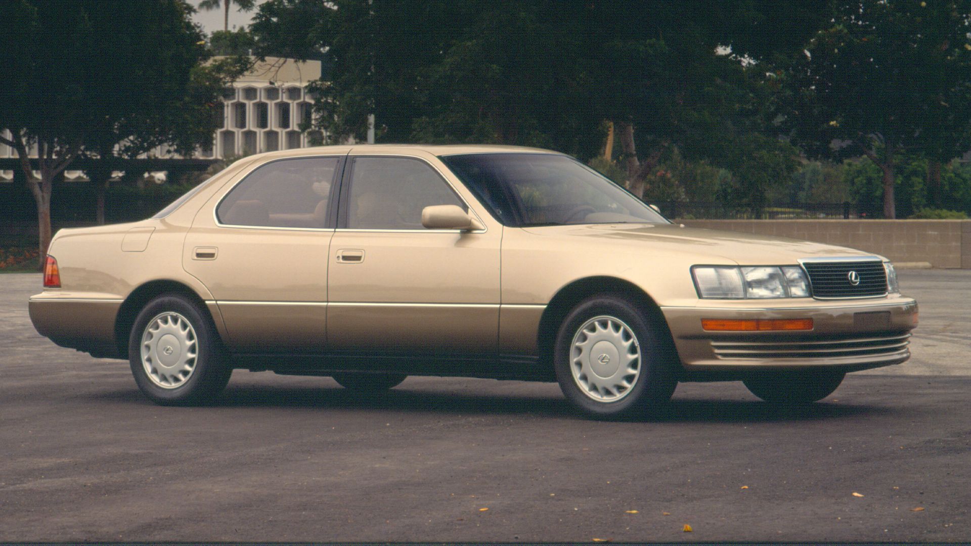 Lexus LS 400 side