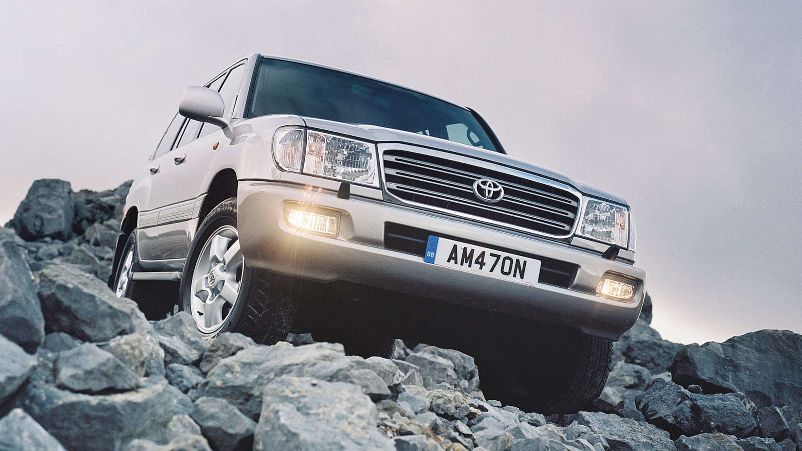 2003 Toyota Land Cruiser front 3/4 off roading
