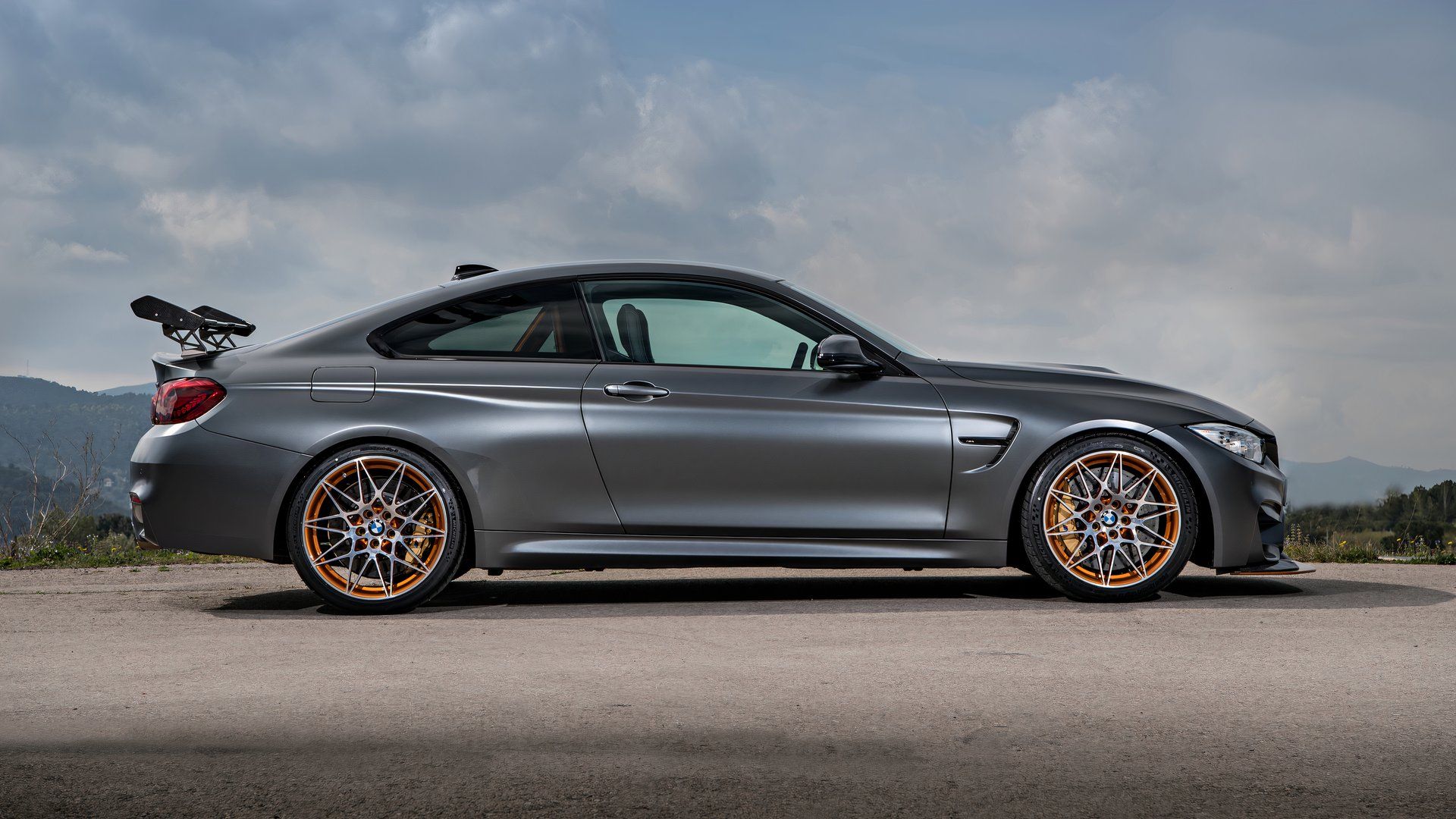 2016 BMW M4 GTS side