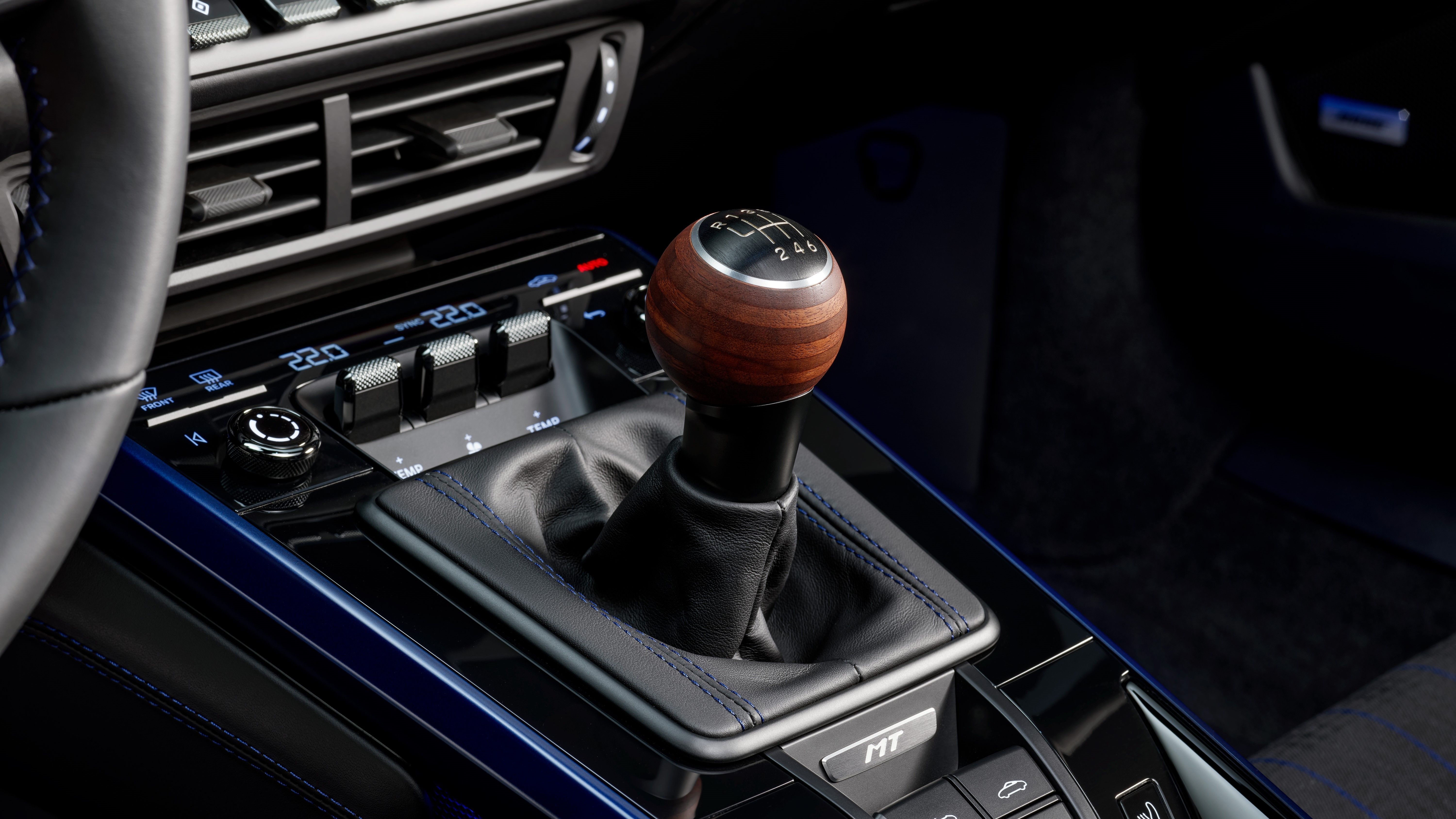 2025 Porsche 911 Carrera T Cabriolet Interior Wooden Shifter