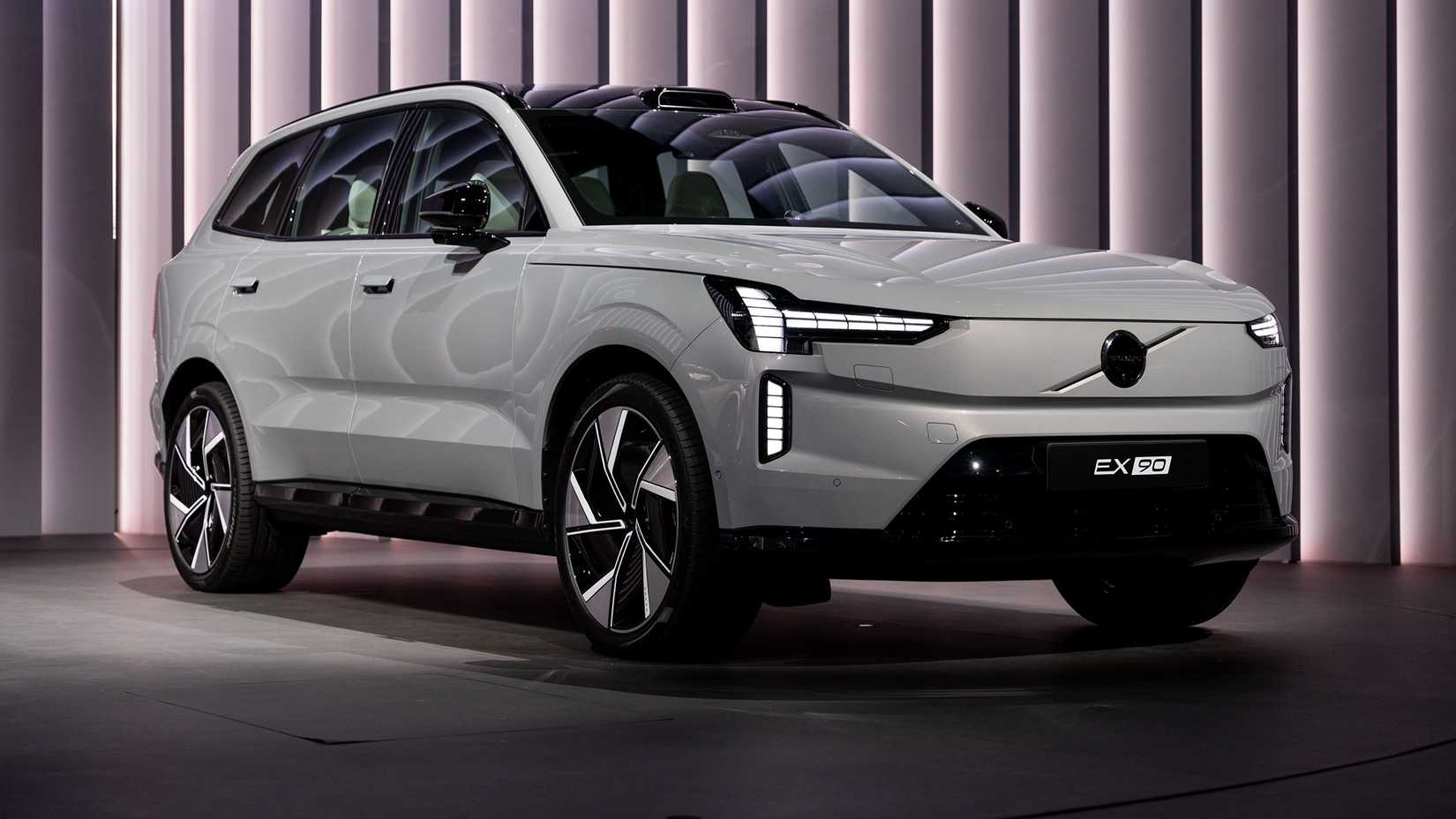 Volvo EX90 с 800-вольтовой системой и новыми возможностями