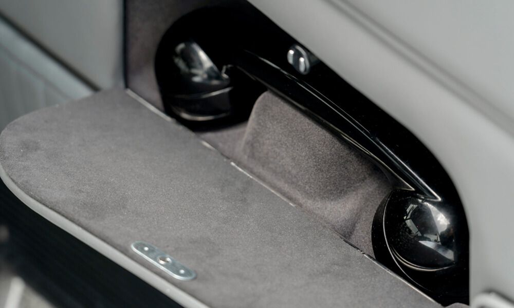 Aston-Martin-DB5-Goldfinger phone