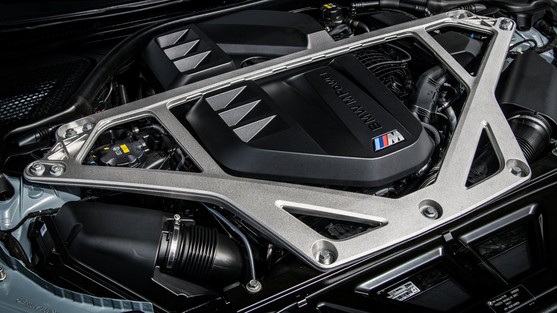 BMW M4 CSL Engine-1