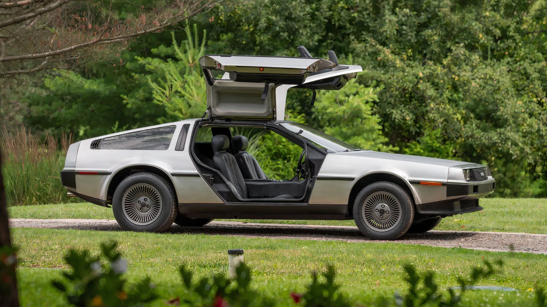 10 Wonderful Rear-Engine Cars