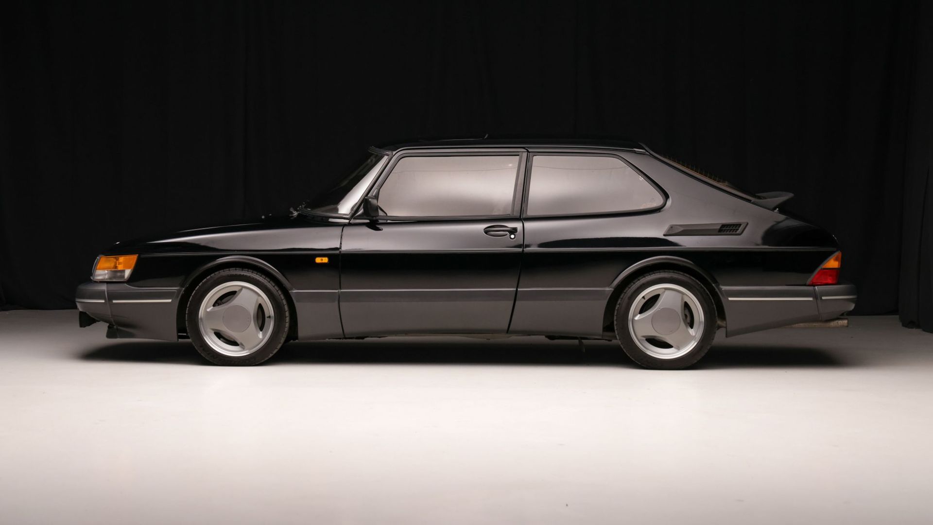 10 Of The Coolest Cars From Defunct Automakers
