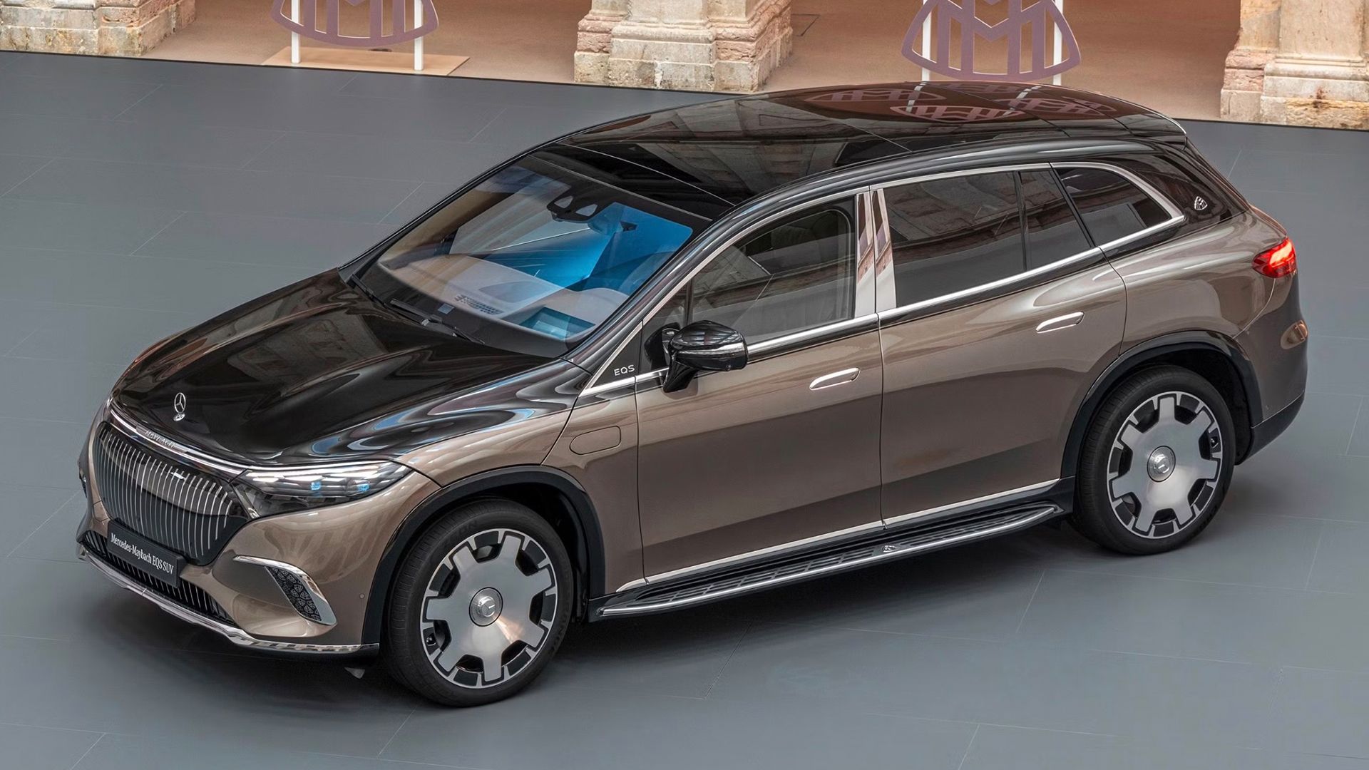 Mercedes-Benz Maybach EQS SUV overhead