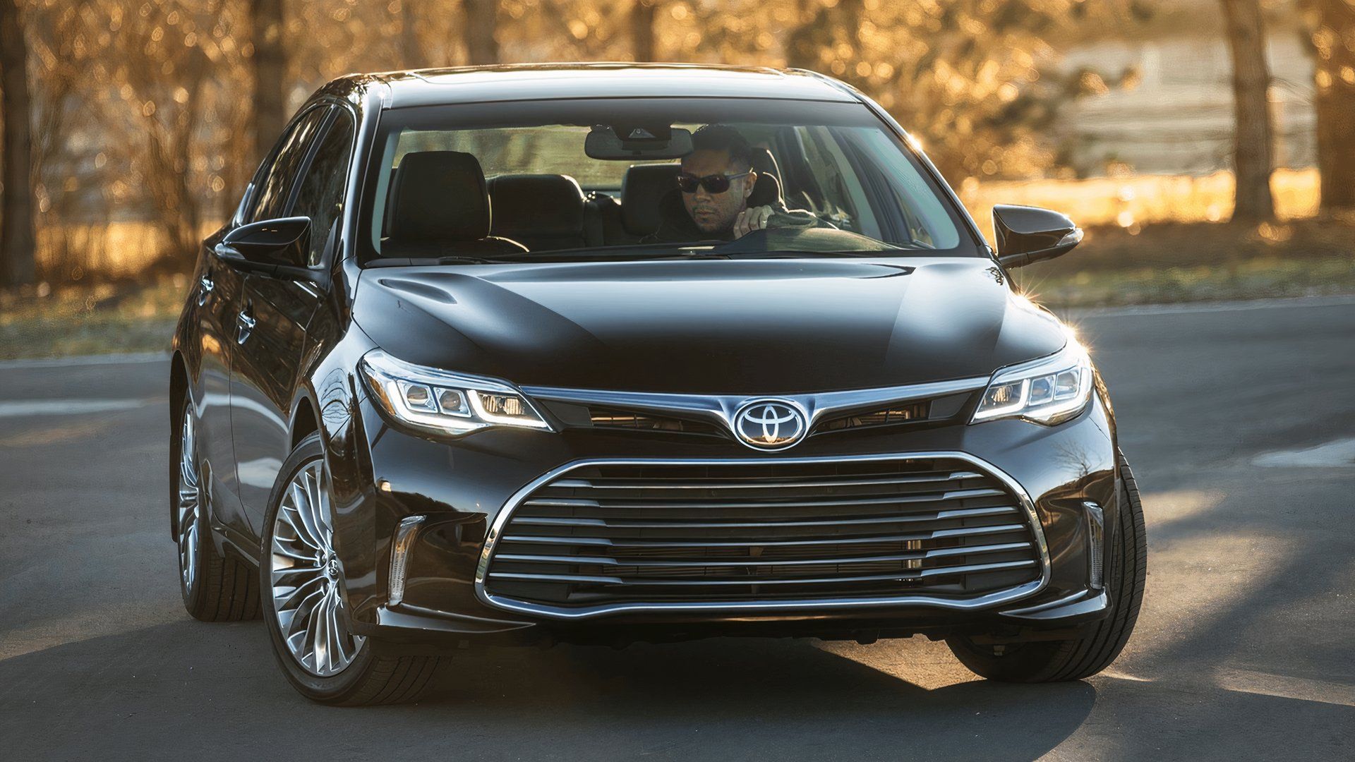 2017 Toyota Avalon front 