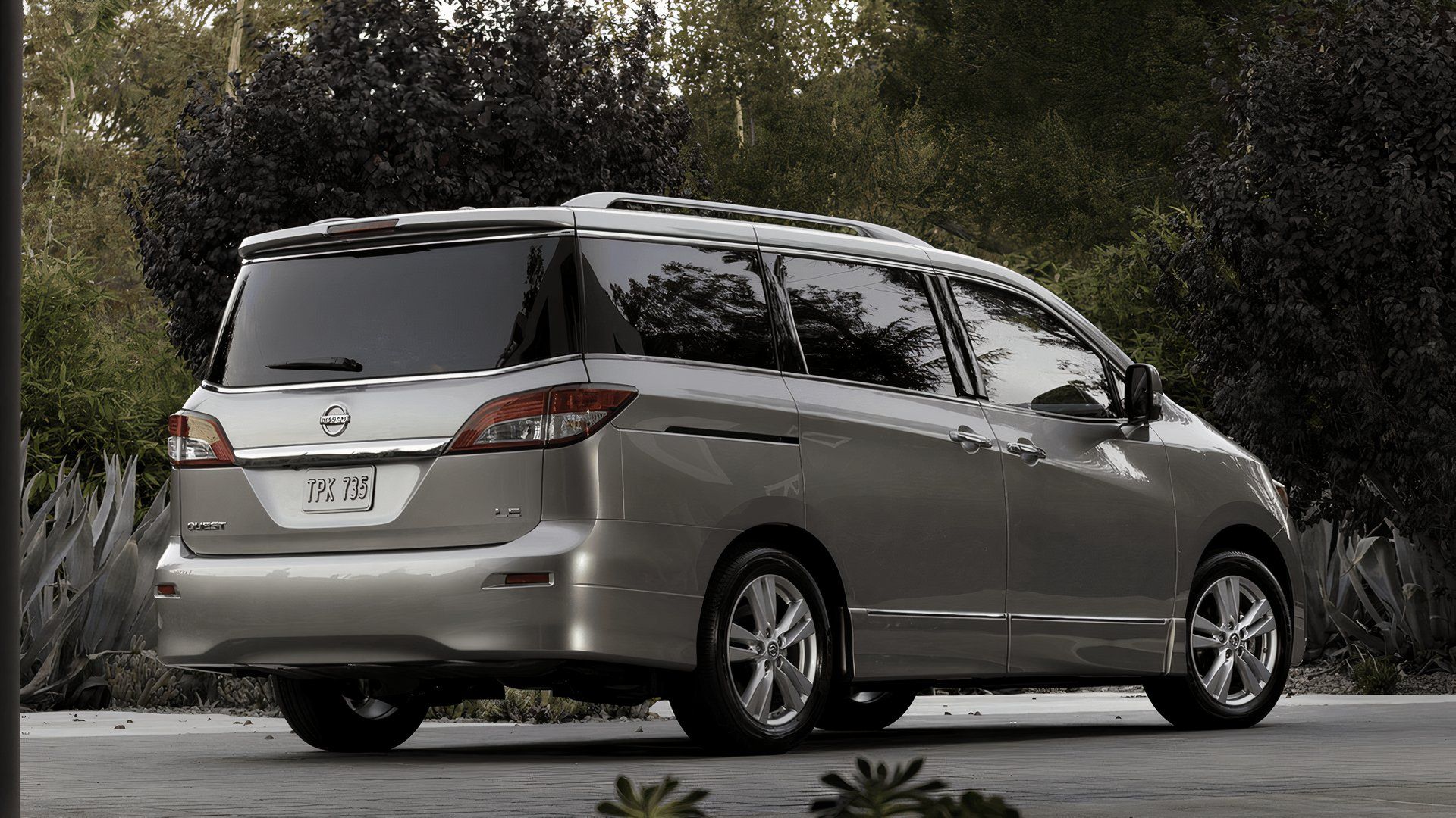 2012 Nissan Quest rear 1/4