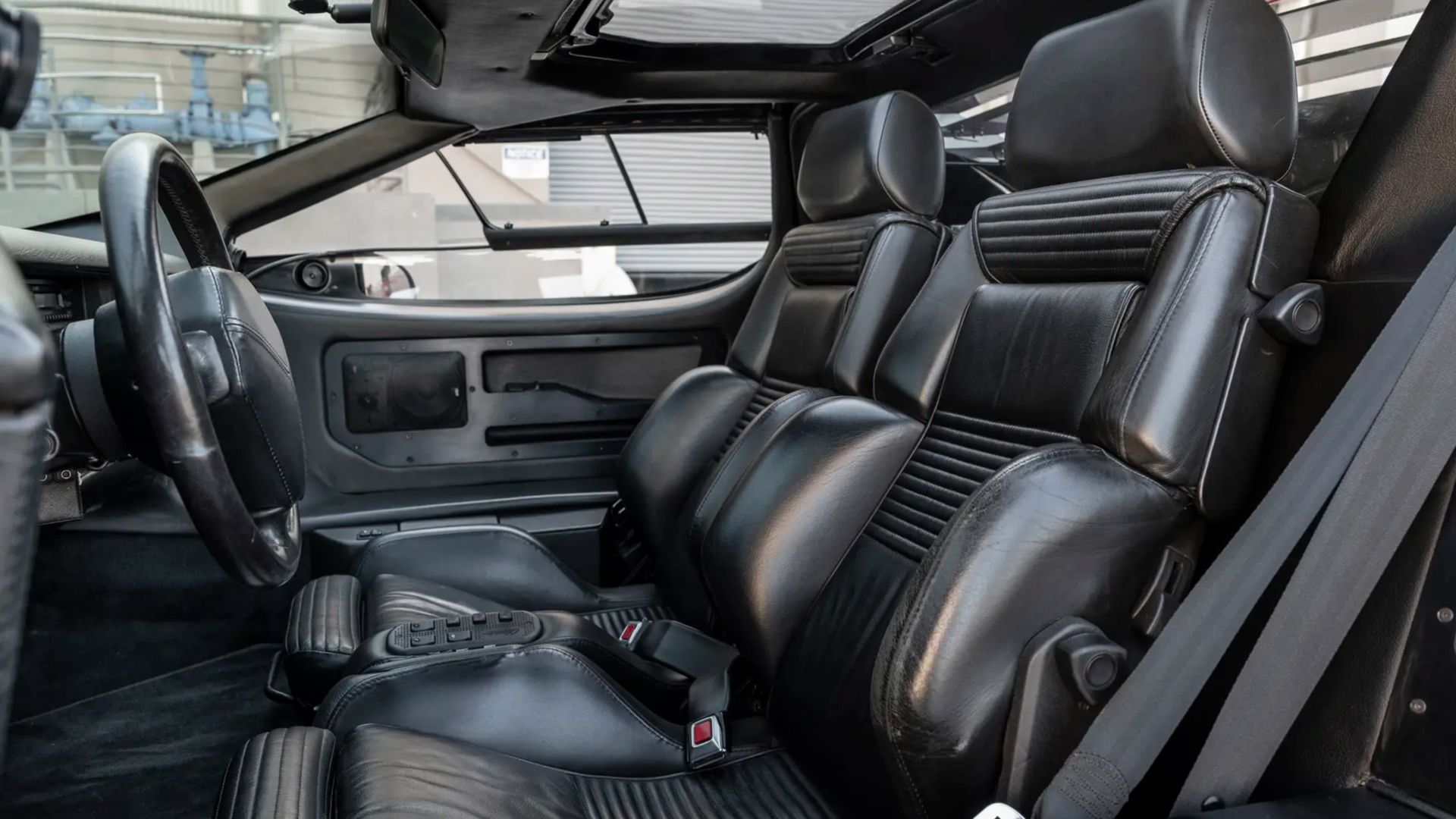 10 Of The Coolest Cars From Defunct Automakers