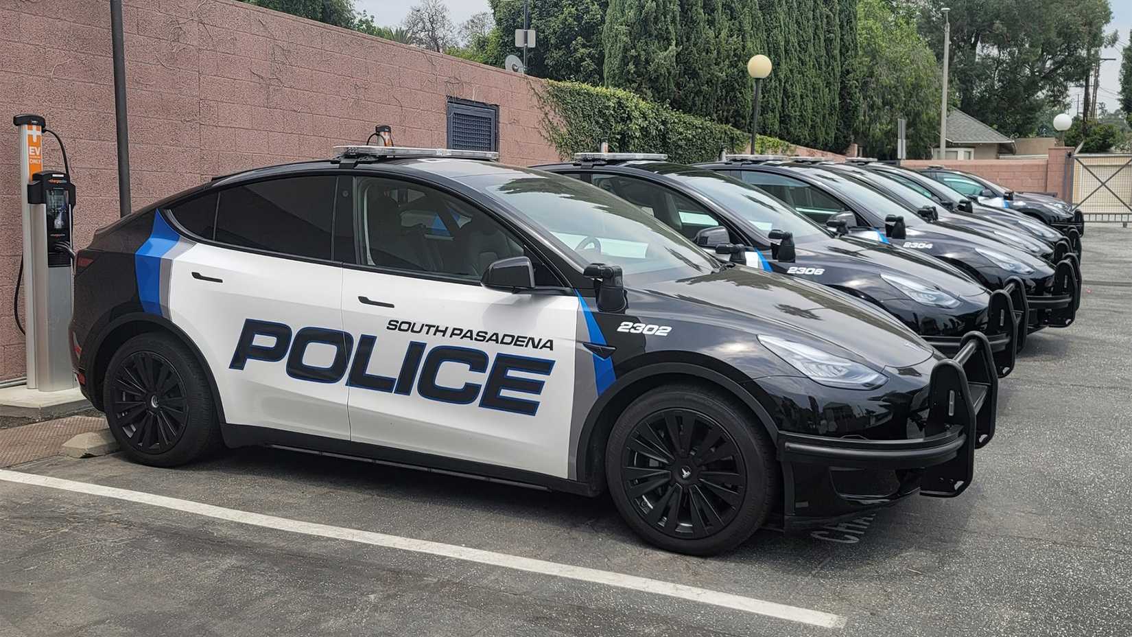 Using Police Car For Cover California Police Say Teslas Are Not Ready For Police Work