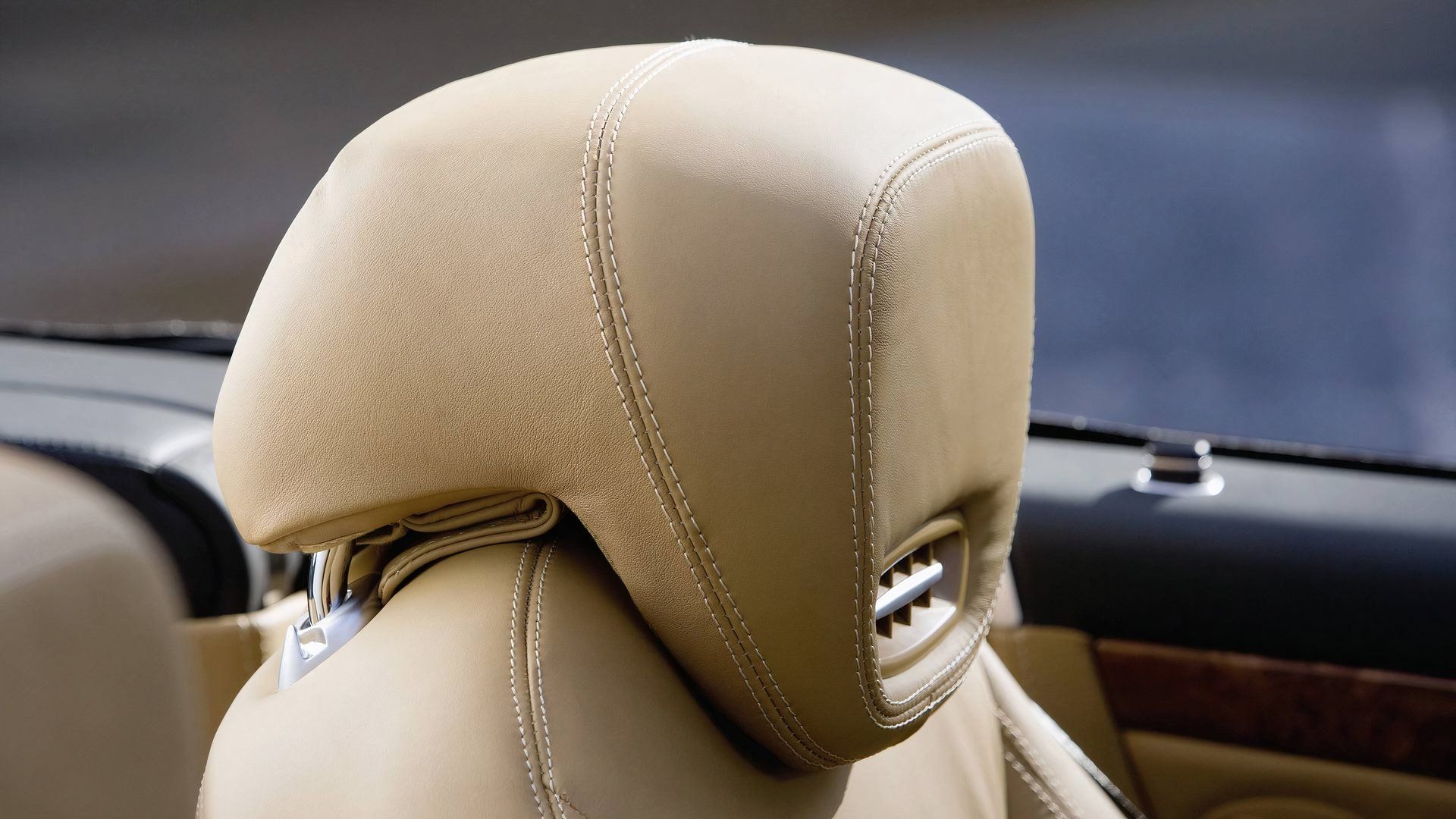 Mercedes-Benz opanował jazdę otwartym samochodem – wszyscy poszli w jego ślady