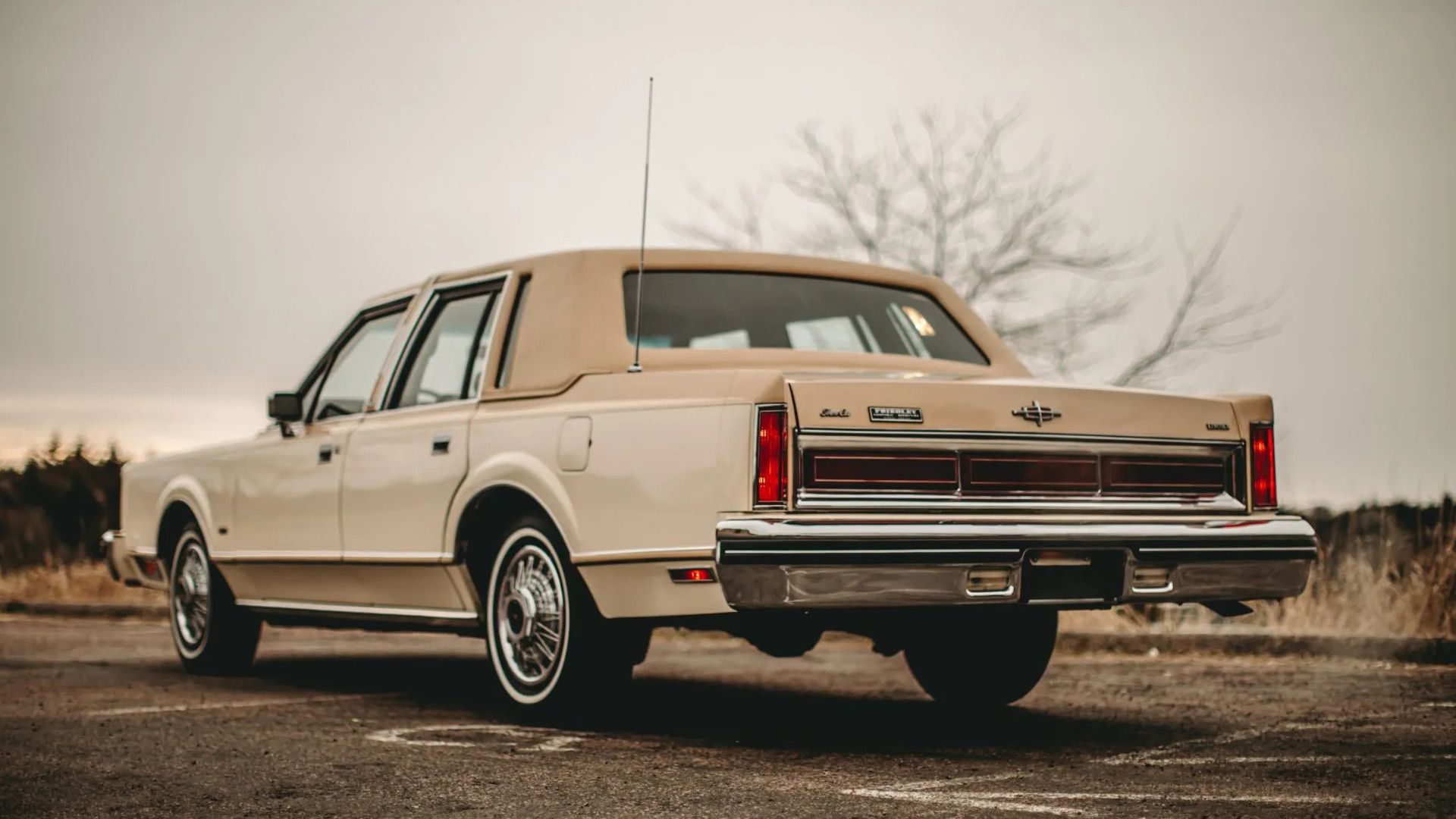 Why Mercury’s Grand Marquis and Lincoln's Town Car Offered Something ...