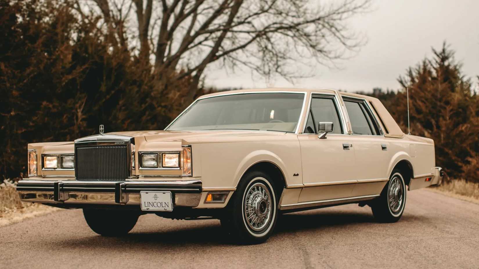 Elegant Highest Mileage Lincoln Town Car Images