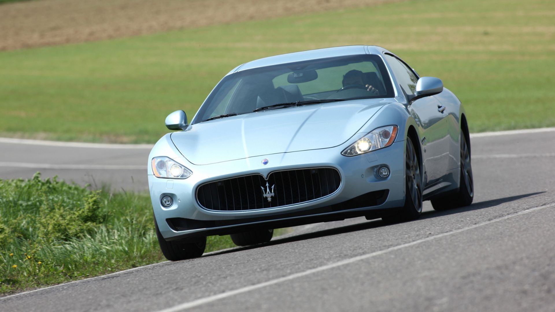 2008-2012 Maserati GranTurismo Front (2)