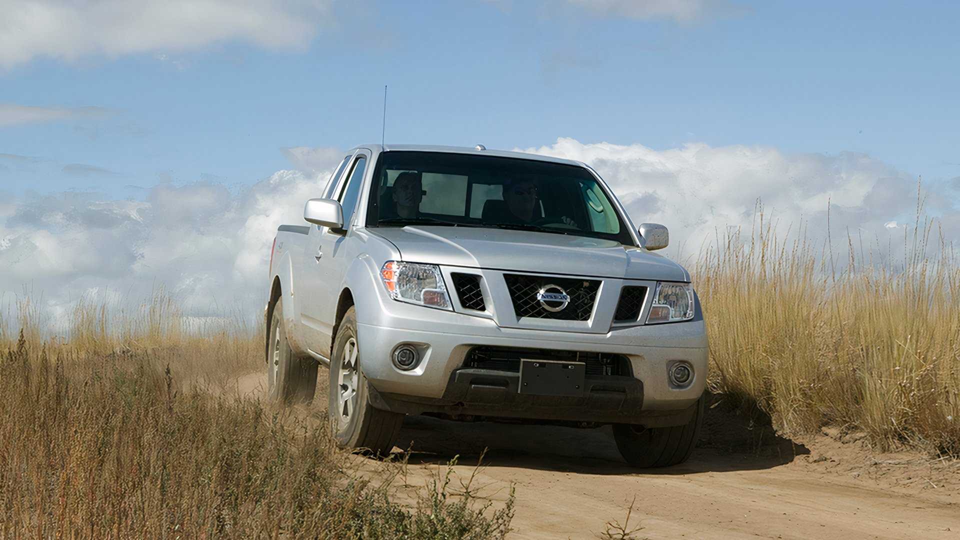 2009-2012 Nissan Frontier Front Driving