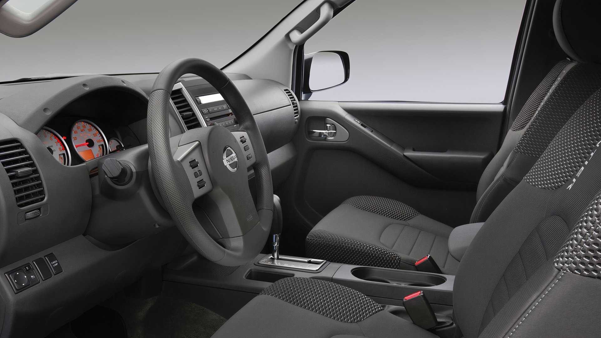2009-2012 Nissan Frontier interior (1)