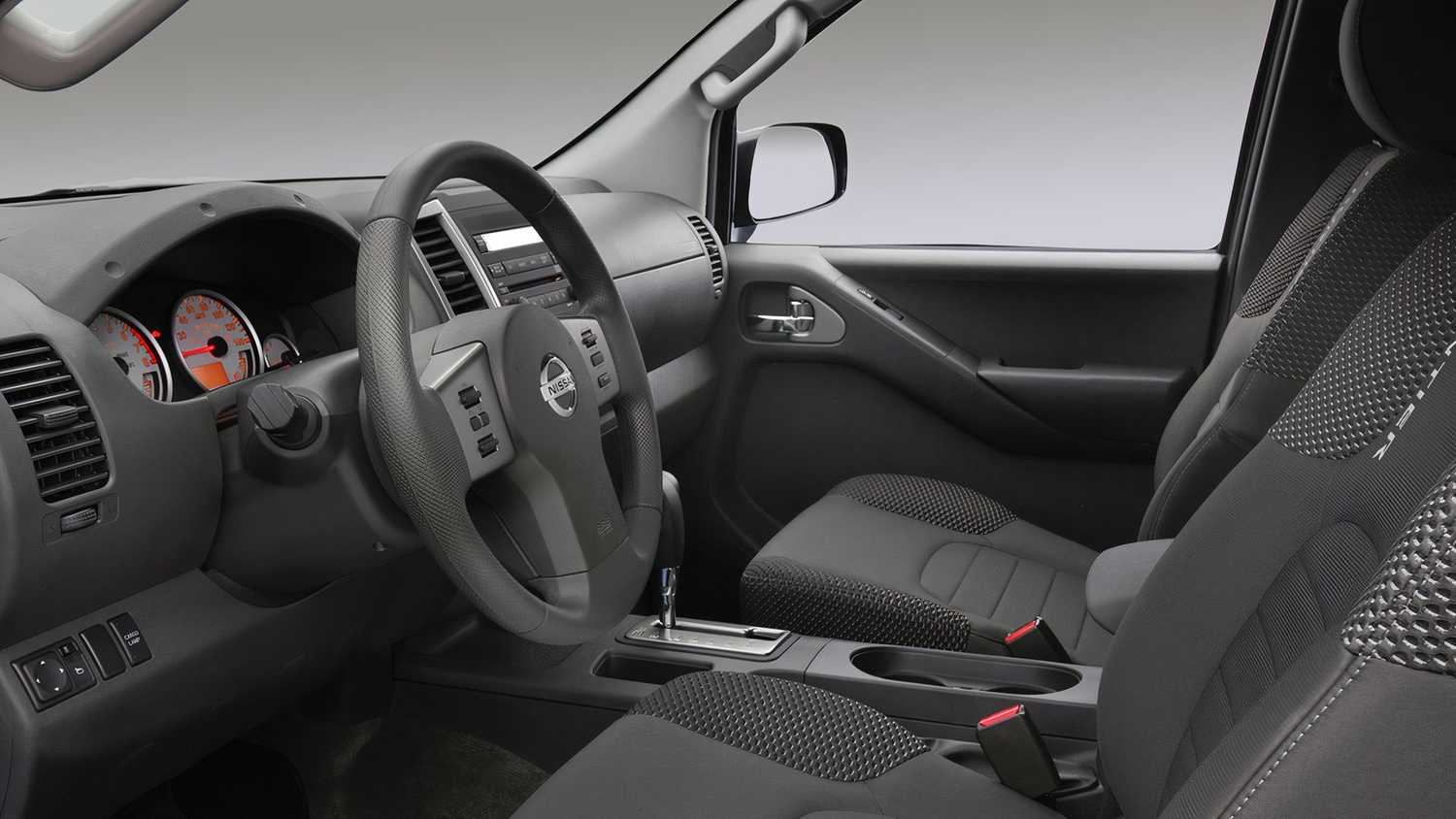 2009-2012 Nissan Frontier interior (1)