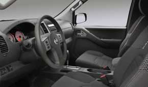 2009-2012 Nissan Frontier interior (1)