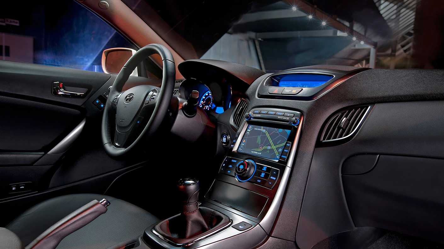 2010-2012 Hyundai Genesis Coupe interior (8)