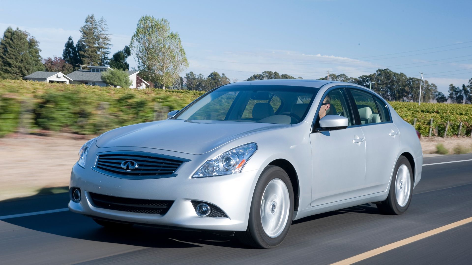 2011 Infiniti G25 Pricing, Photos & Specs