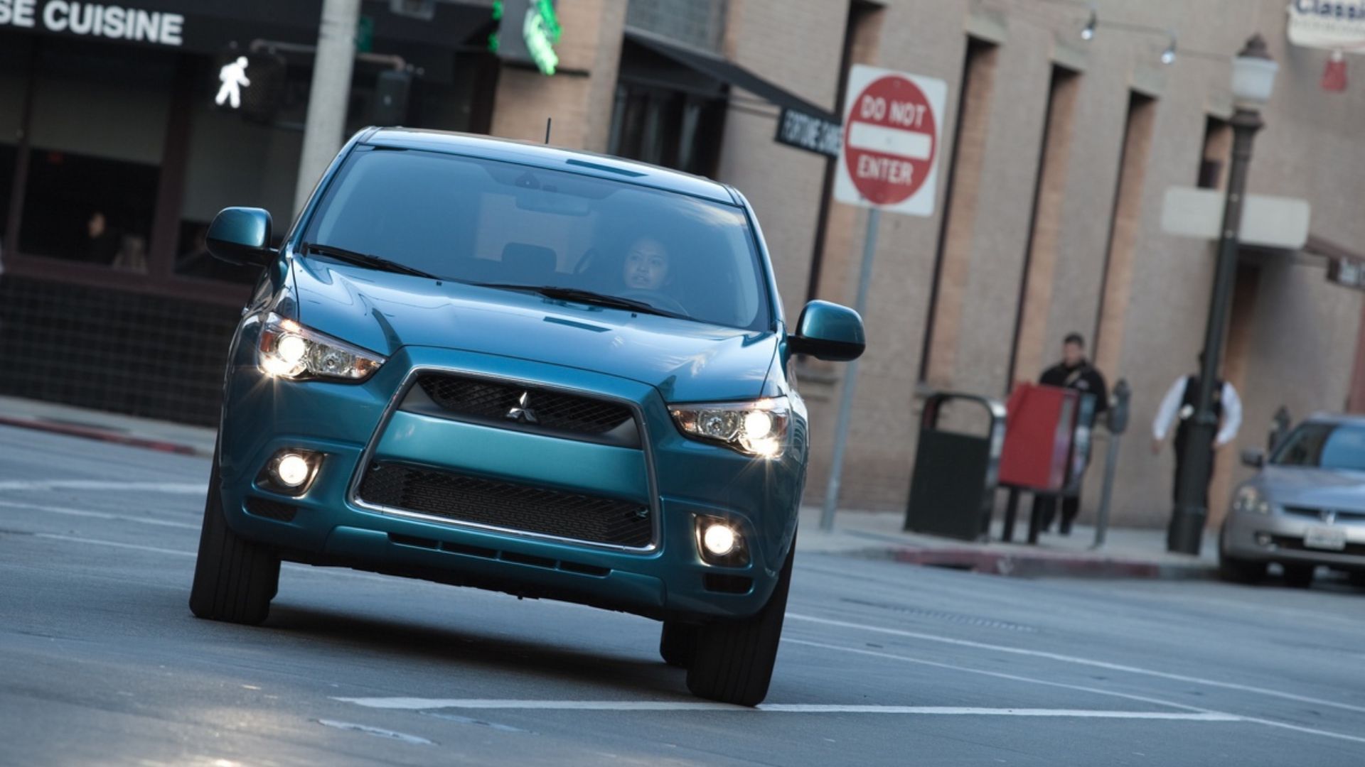 2012 Mitsubishi Outlander Pricing, Photos & Specs