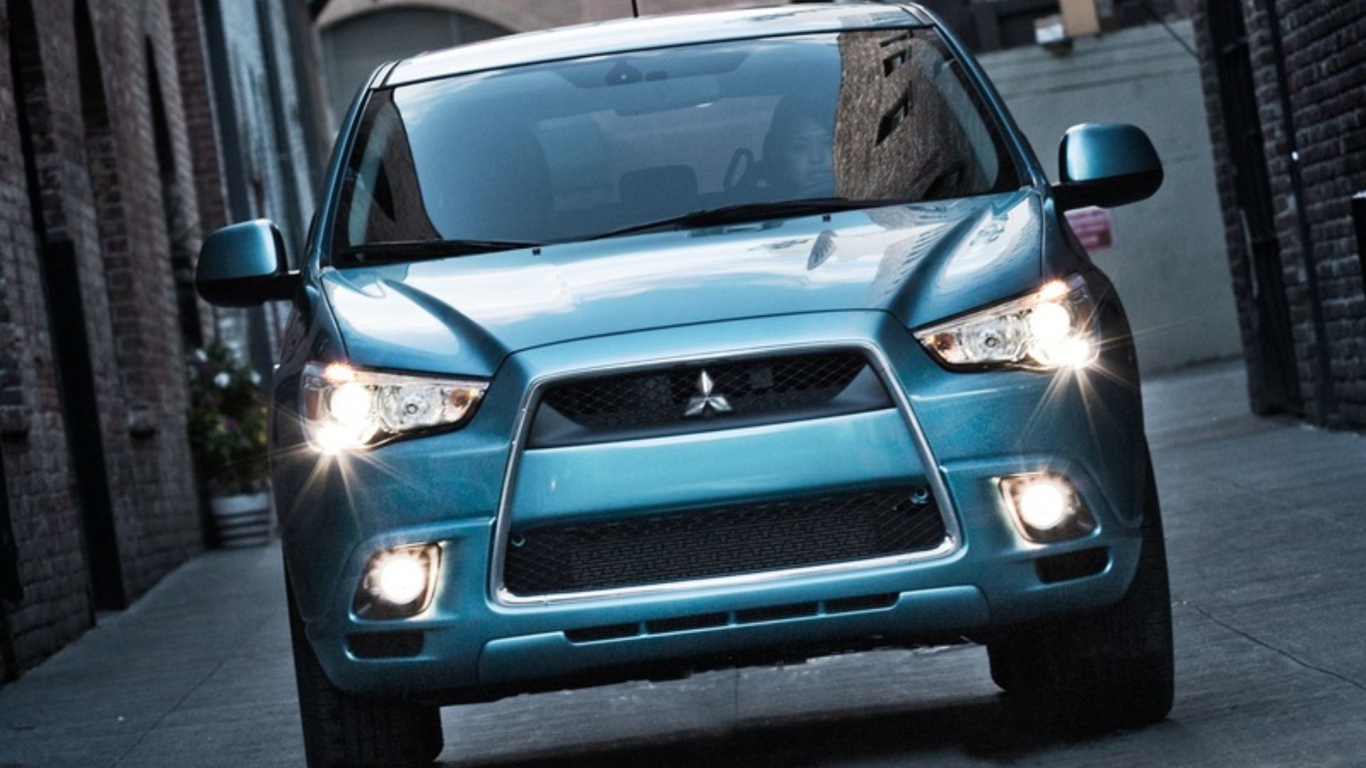 2012 Mitsubishi Outlander Pricing, Photos & Specs