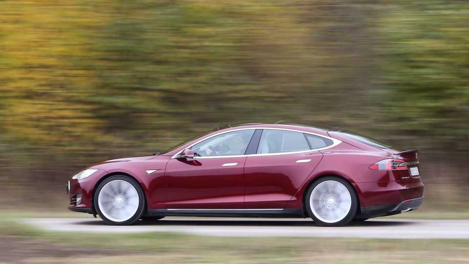2012 Tesla Model S Pricing, Photos & Specs