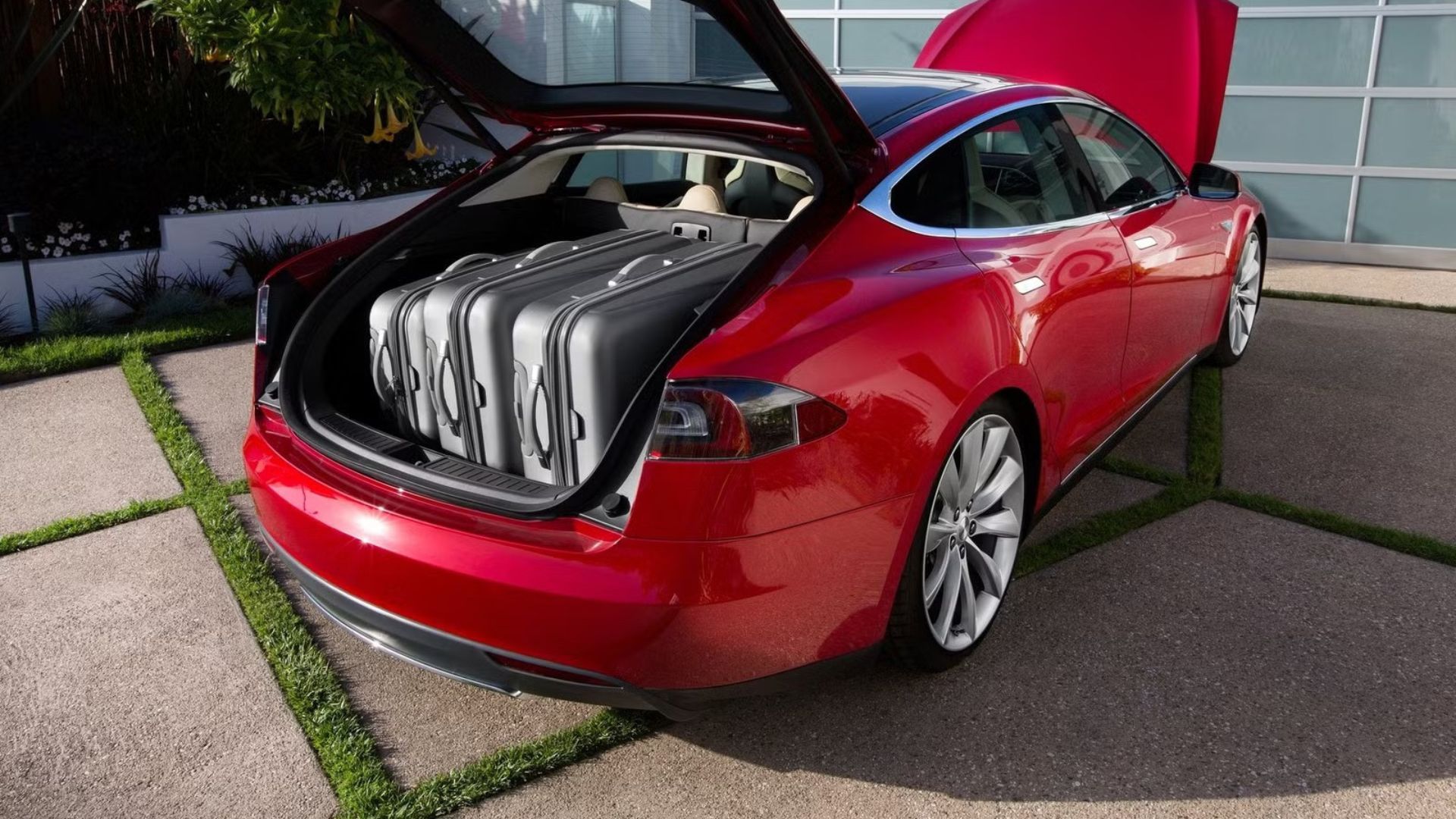 2012 Tesla Model S Pricing, Photos & Specs