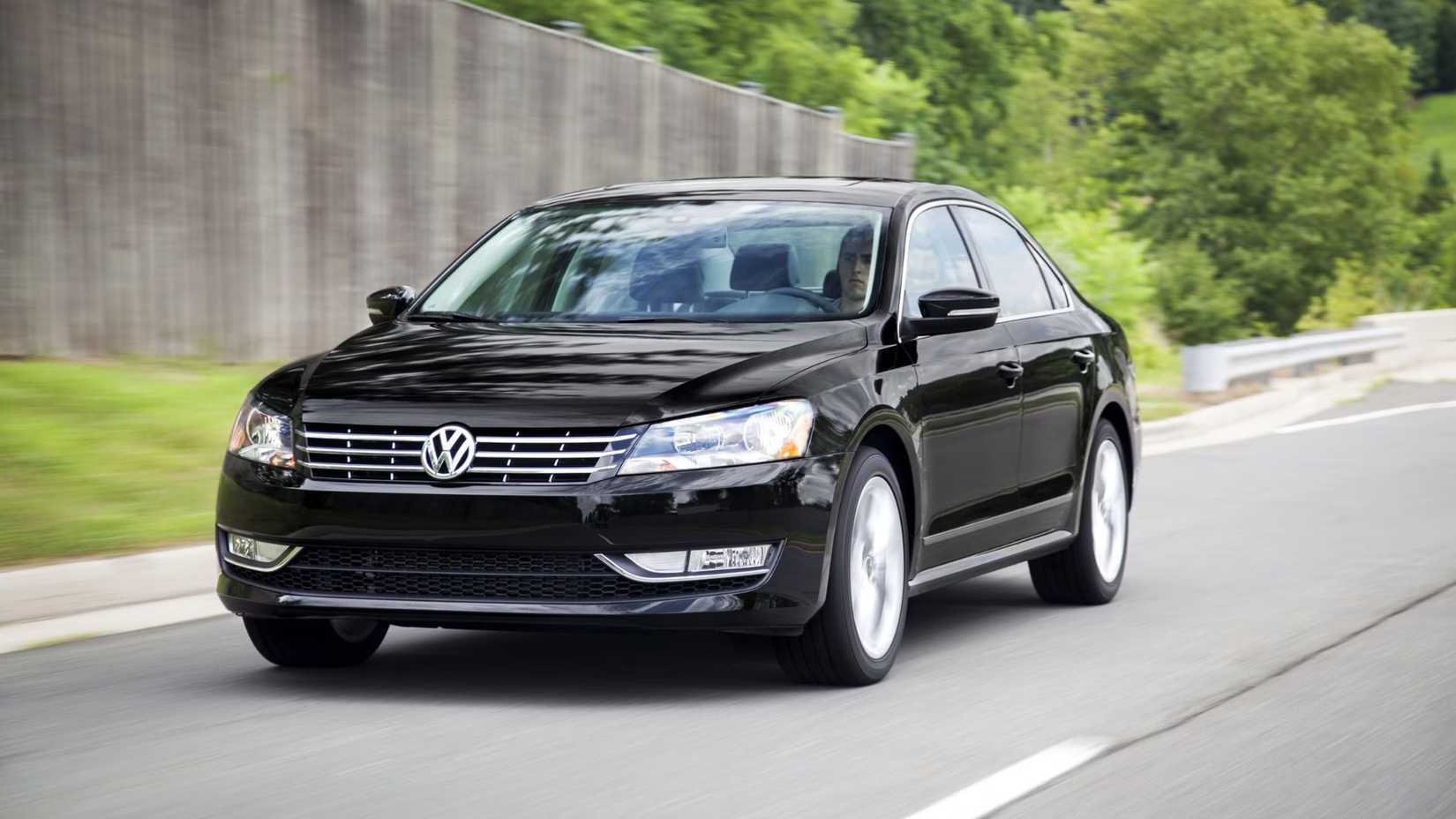 2012-2015 Volkswagen Passat 7th Gen (A32) Front Angle View