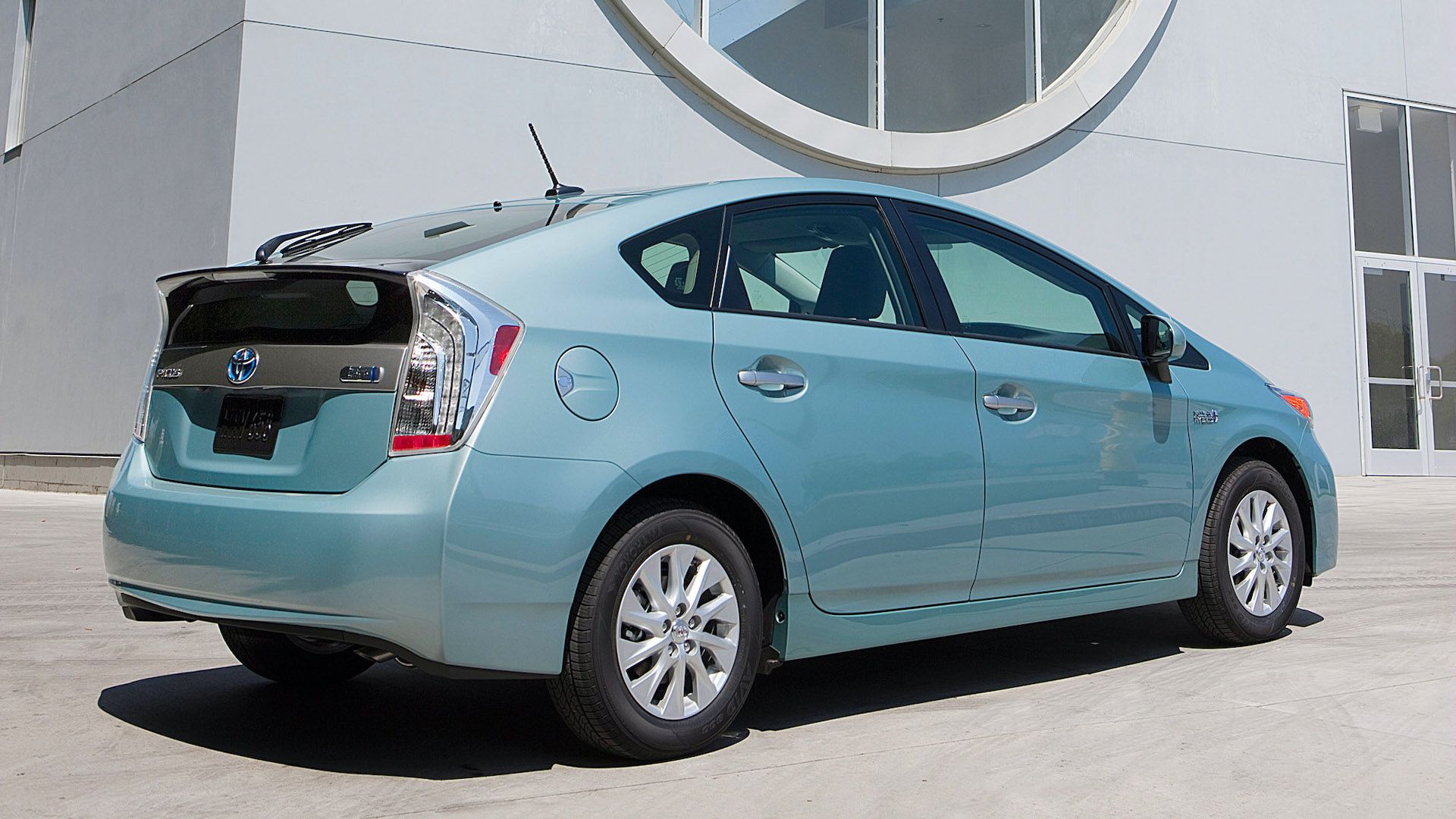 2012 Toyota Prius Pricing, Photos & Specs