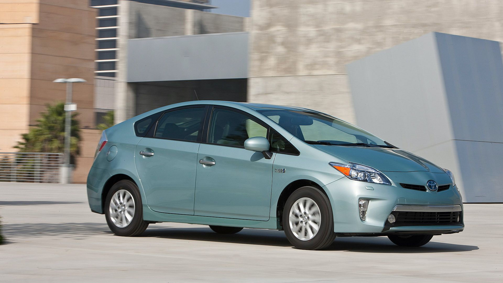 2012 Toyota Prius Pricing, Photos & Specs