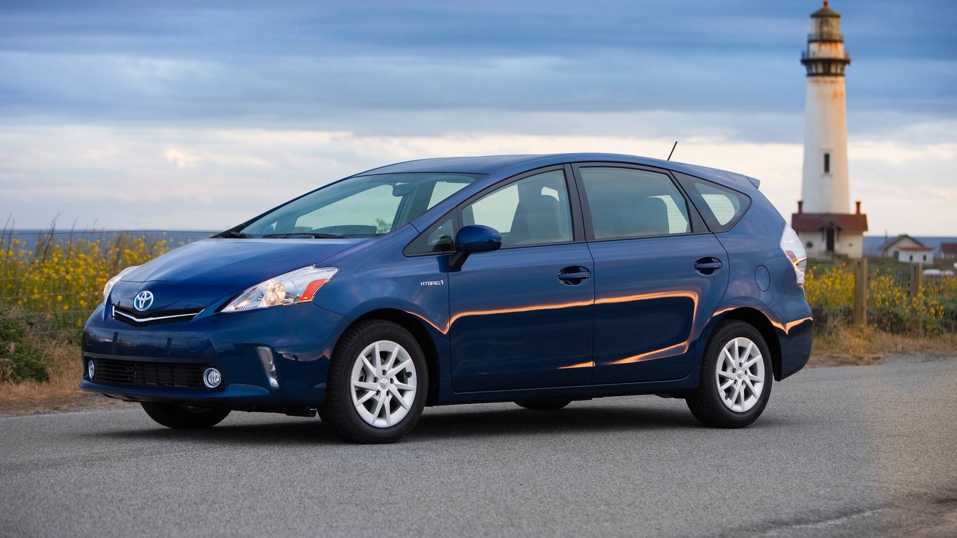 2012 Toyota Prius Pricing, Photos & Specs