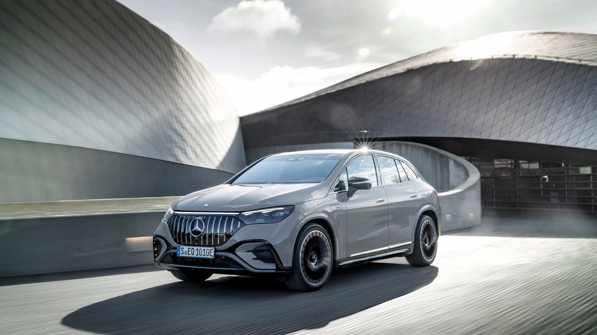 2024 Mercedes-AMG EQE SUV front quarter view