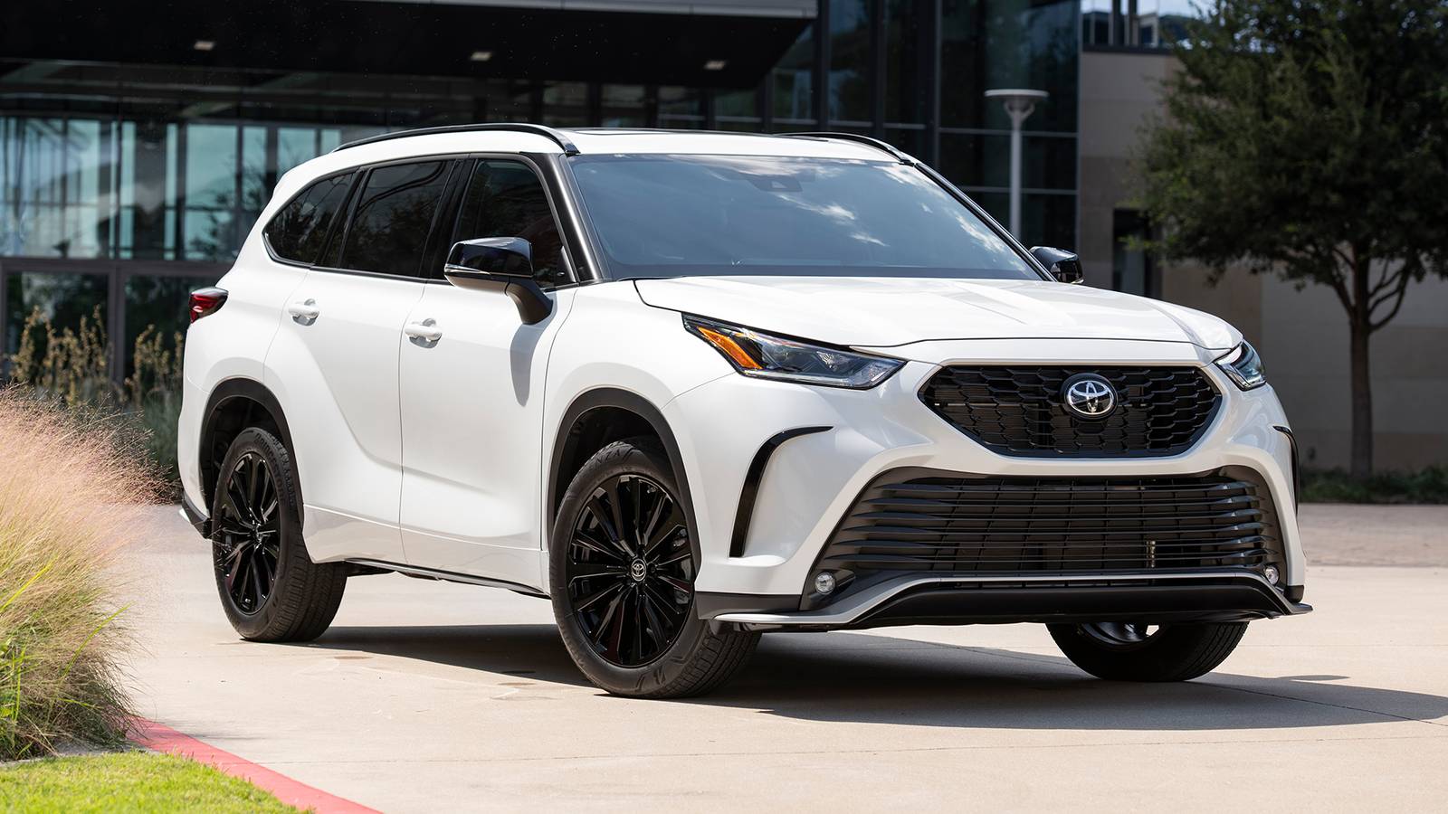 2024 Toyota Highlander Images: Interior and Exterior Gallery