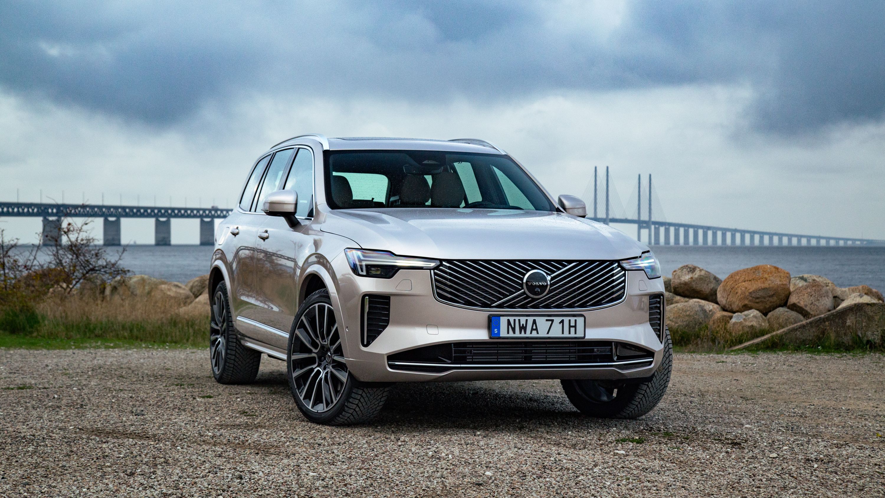 2025 Volvo XC90 Front 3-4 Bright Dusk (3)