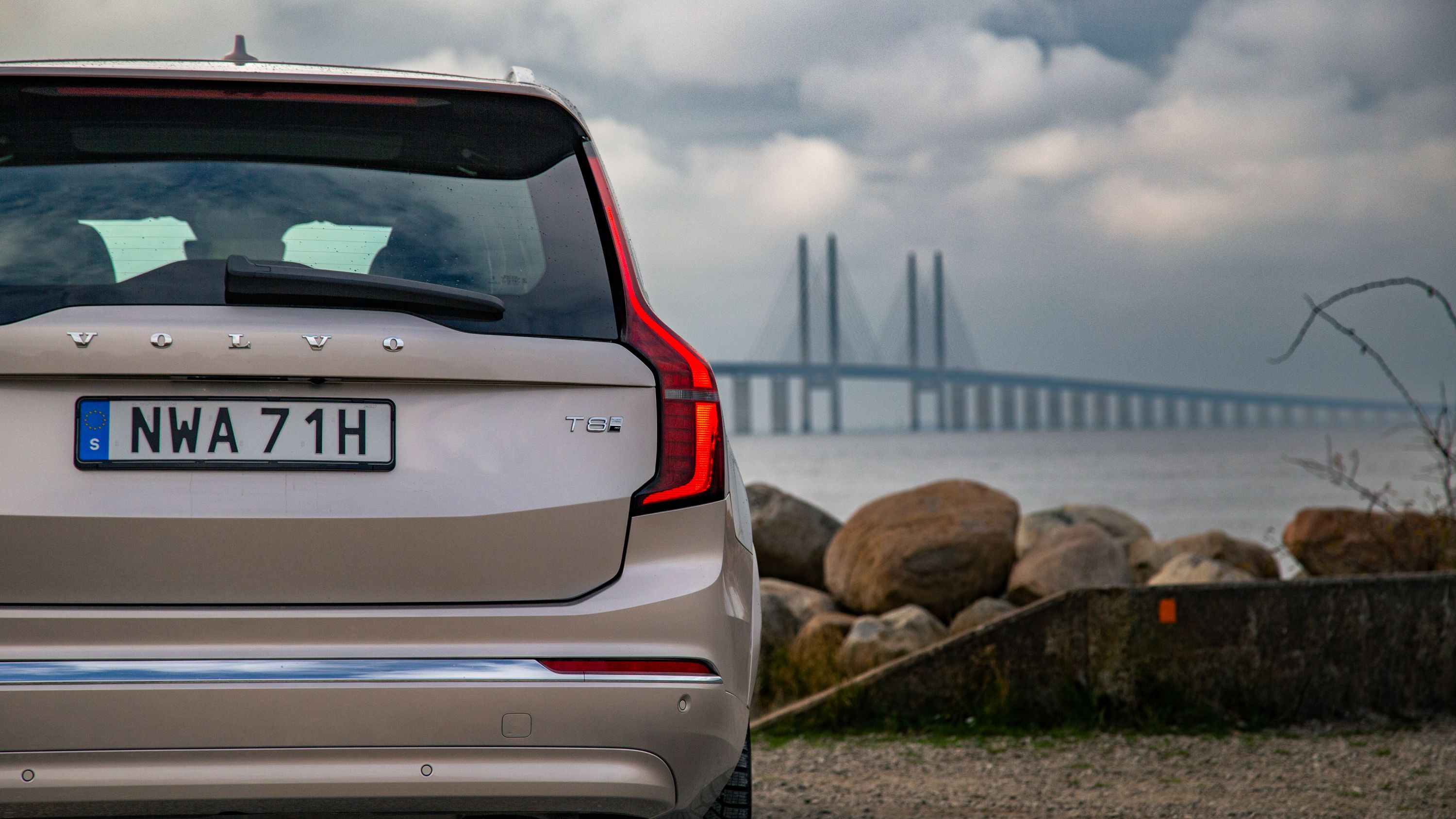 2025 Volvo XC90 Rear Detail Bright Dusk (3)