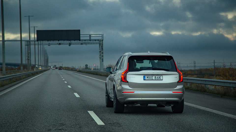 2025 Volvo XC90 Pricing, Photos & Specs