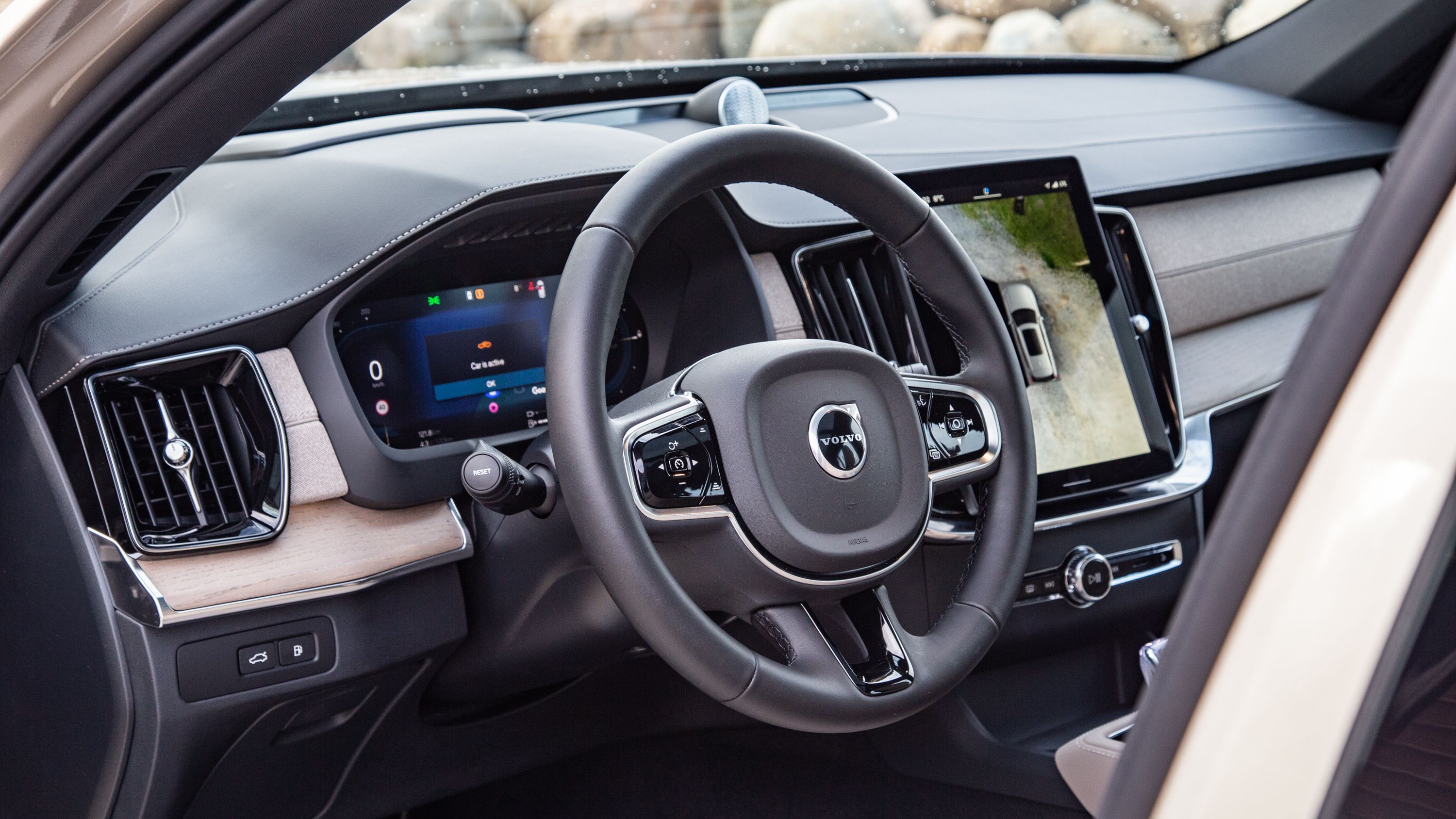 2025 Volvo XC90 T8 Steering Wheel (1)