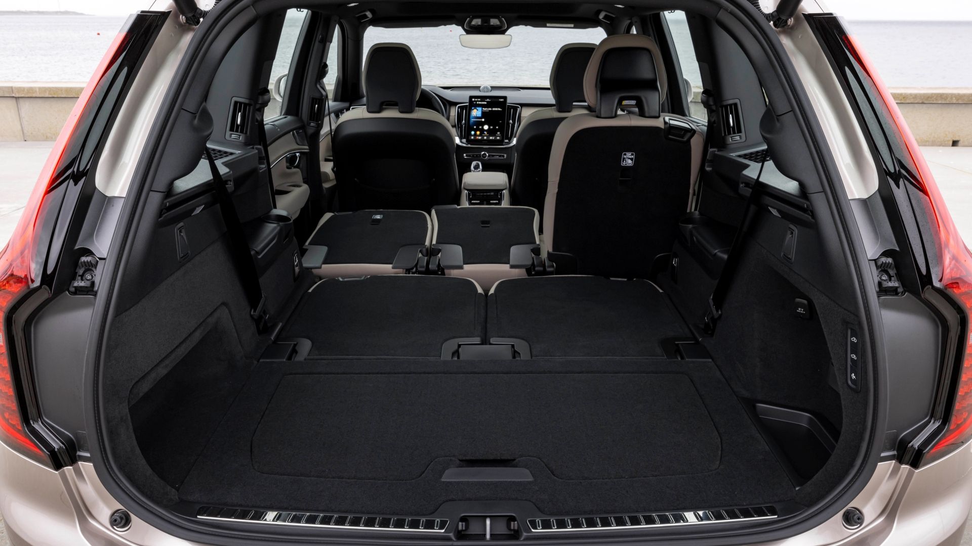 2025 Volvo XC90 T8 - Trunk (3)