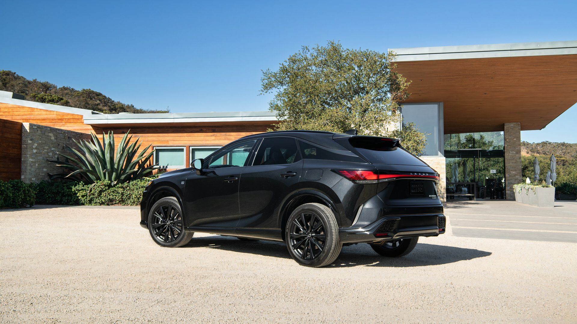 2025 Lexus RX Plug-In Hybrid rear 1/4