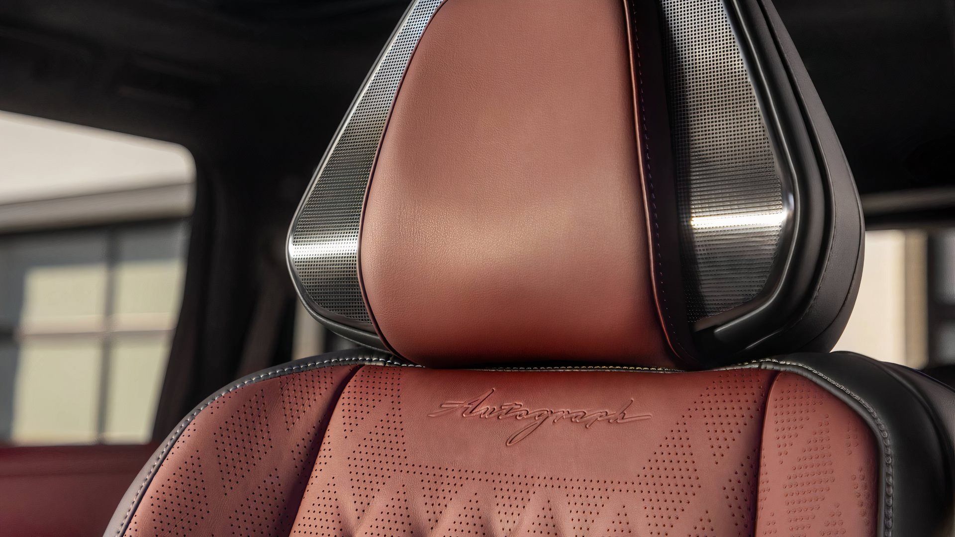 2025 Infiniti QX80 interior