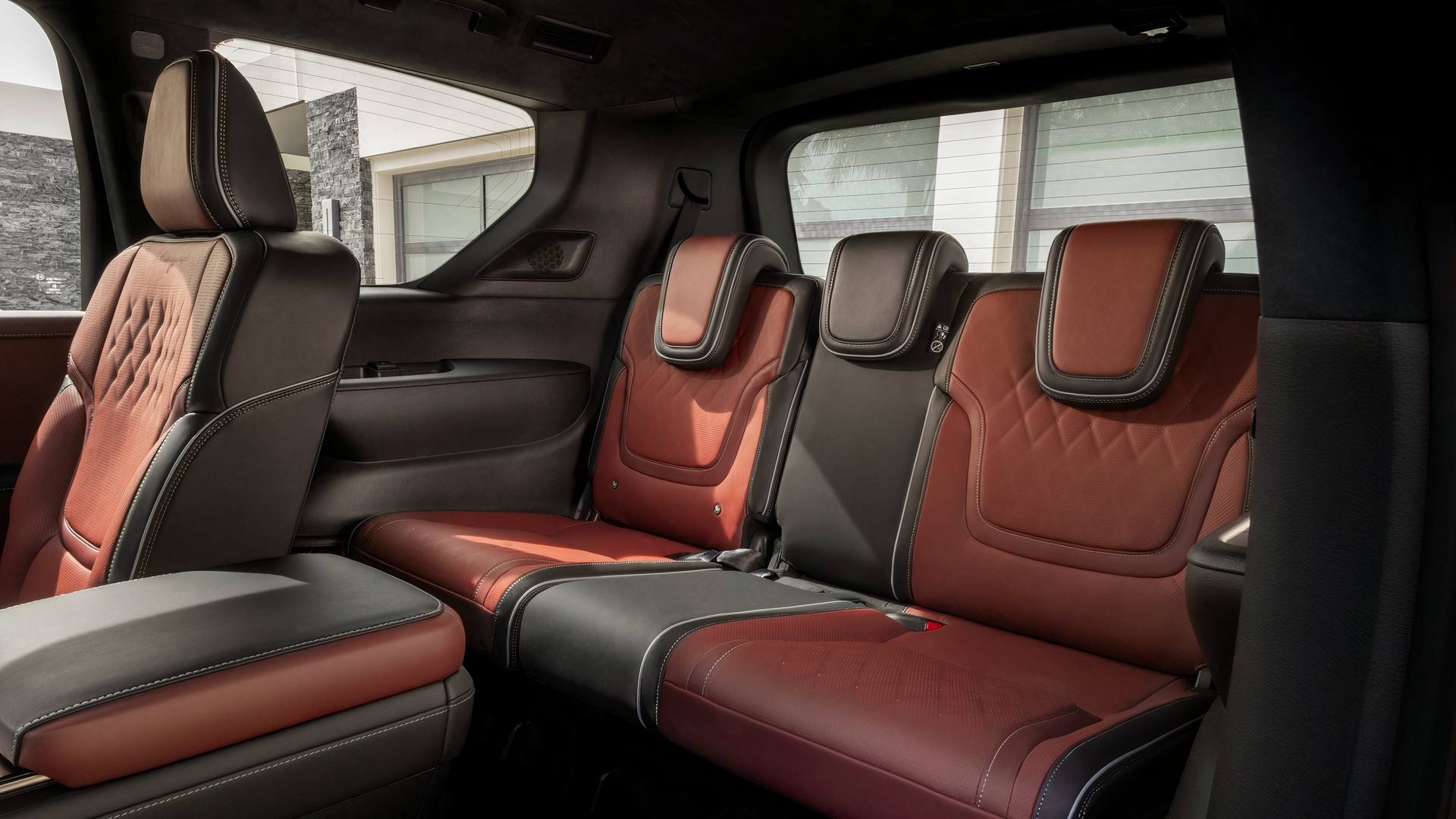 2025 Infiniti QX80 interior