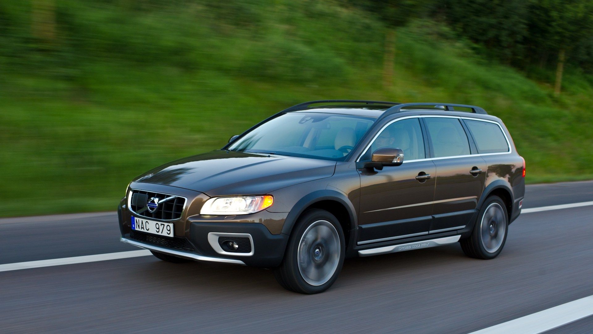 2012 Volvo XC70 Pricing, Photos & Specs