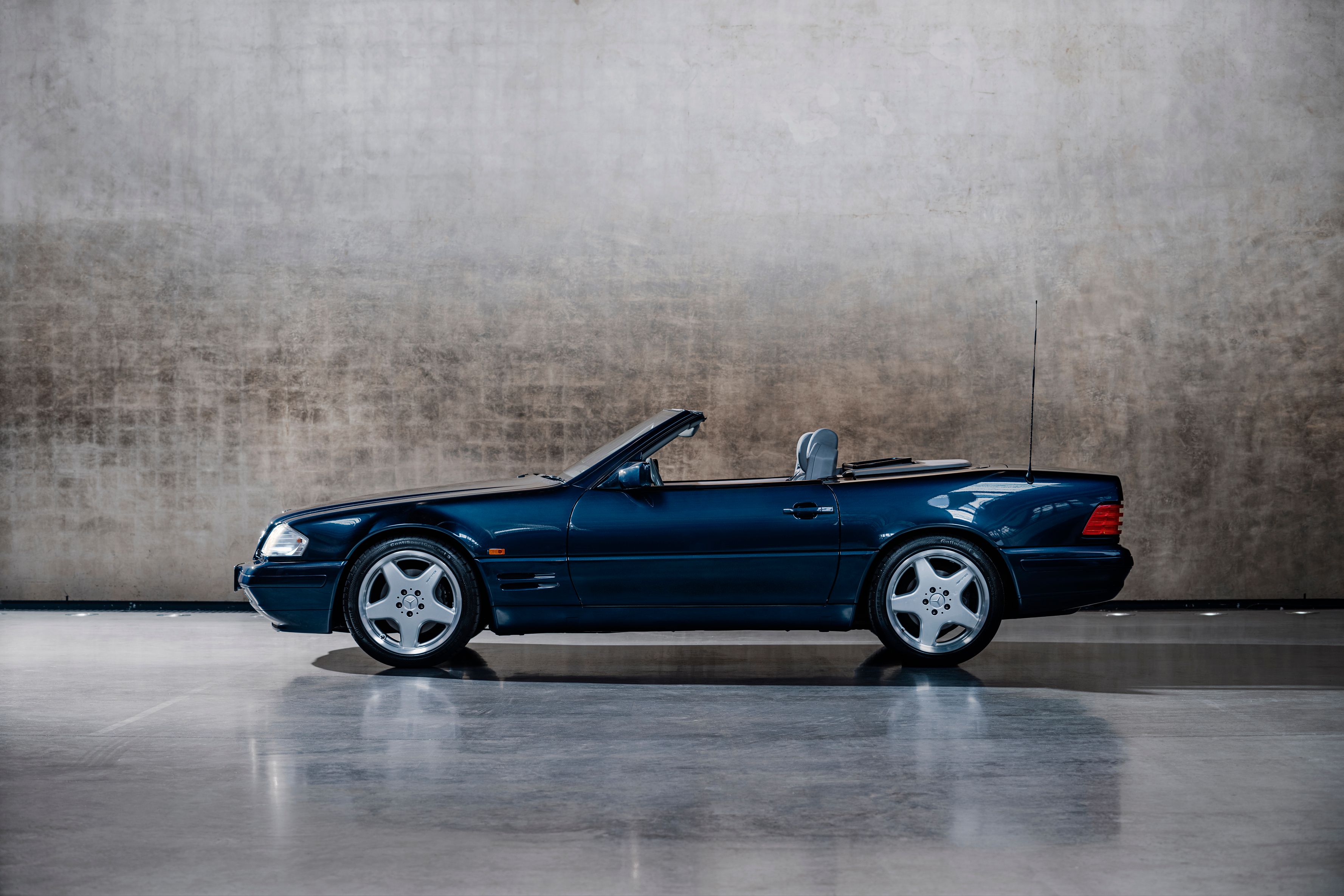 Mercedes AMG Petronas F1 car and Mercedes-Benz SL63 AMG launched together, image size:1266x844