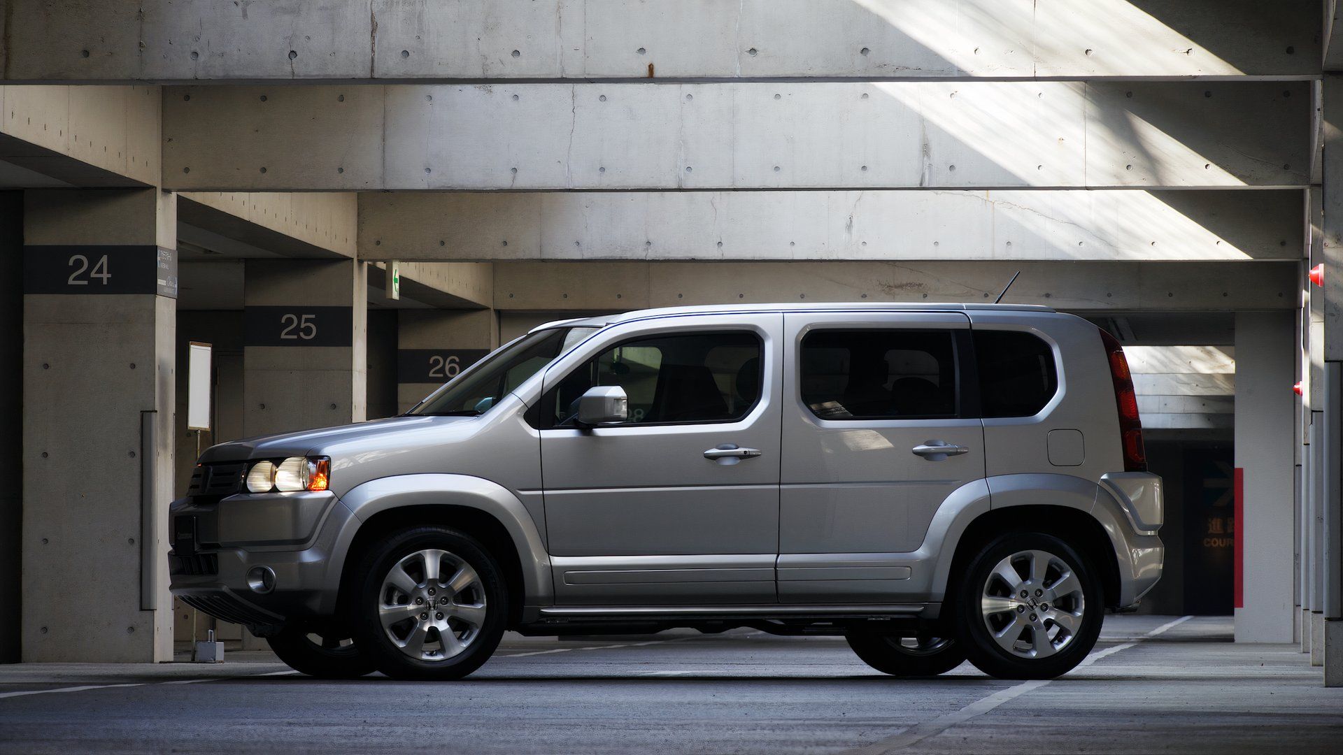 Honda's Short-Lived Crossroad Succeeded The Brand's Only V8-Powered SUV